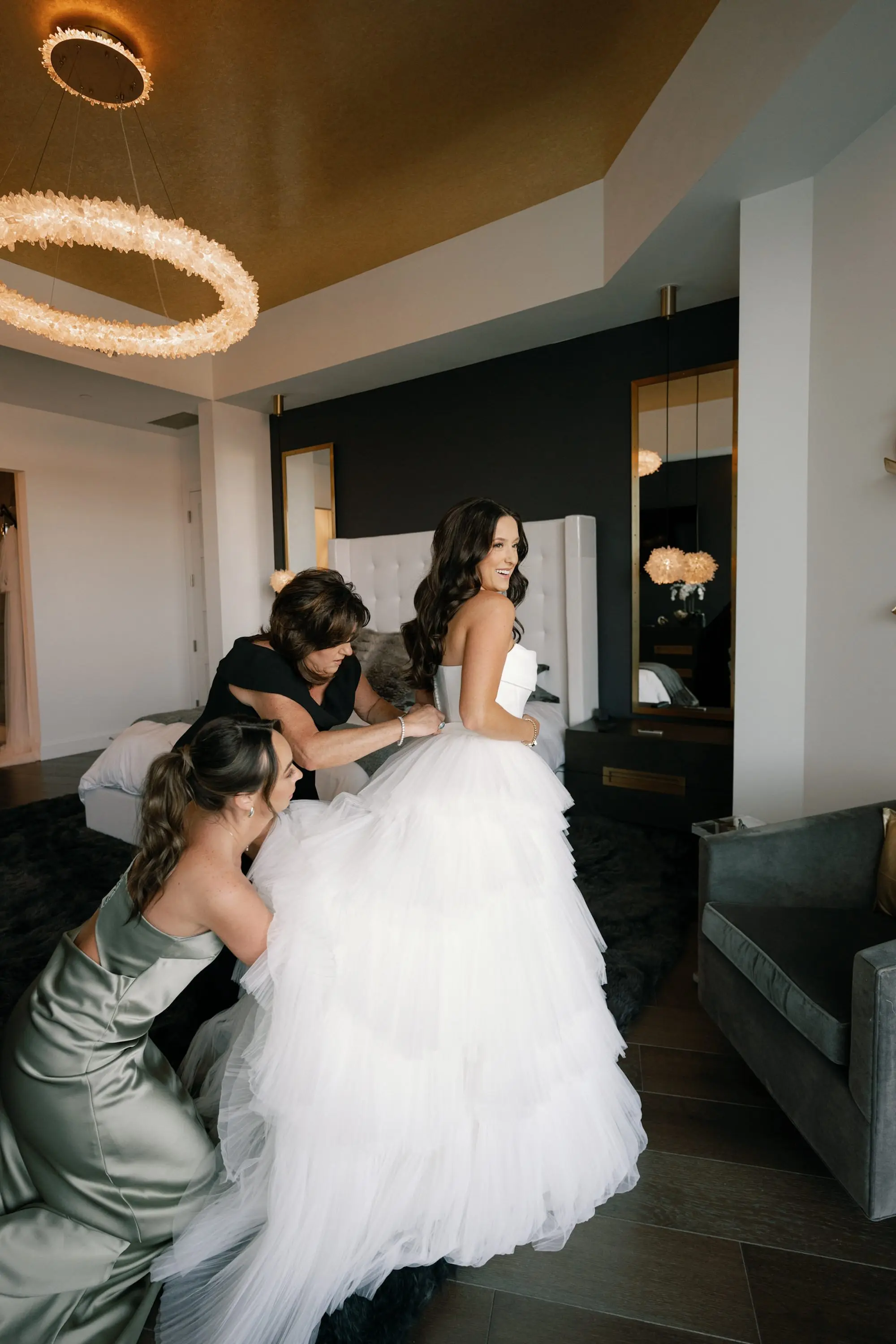 4Modern Classic Black and White Wedding Inspiration - Modern, Black and White Tampa Wedding | Hyde House Public Studio Bride Getting Ready Wedding Portrait | KYHA Studios Wedding Dress Inspiration