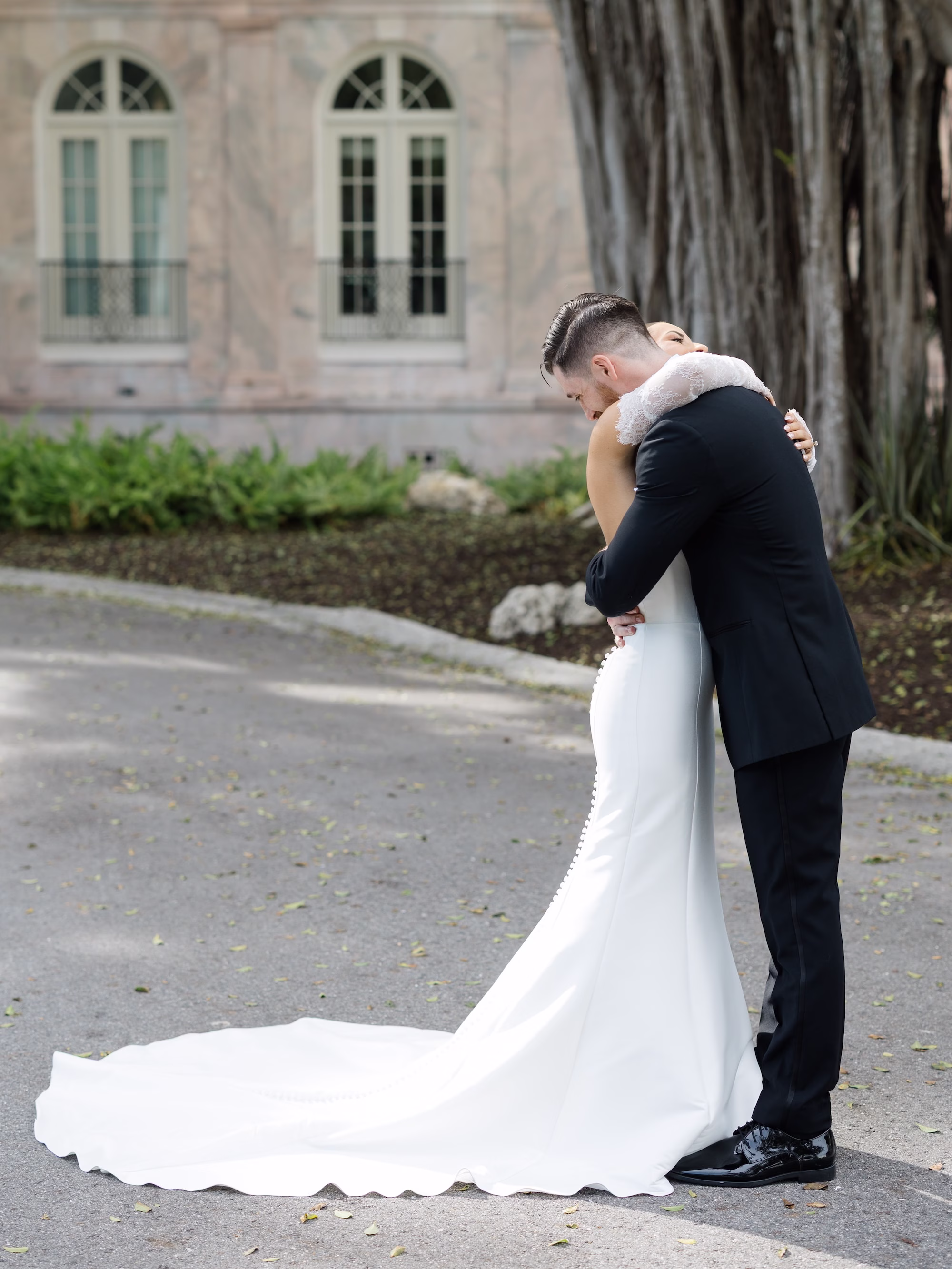 12Classy Black and White Timeless Wedding Inspiration - Chic, Black and White Sarasota Wedding | New College of Florida Bride and Groom First Look Wedding Portrait