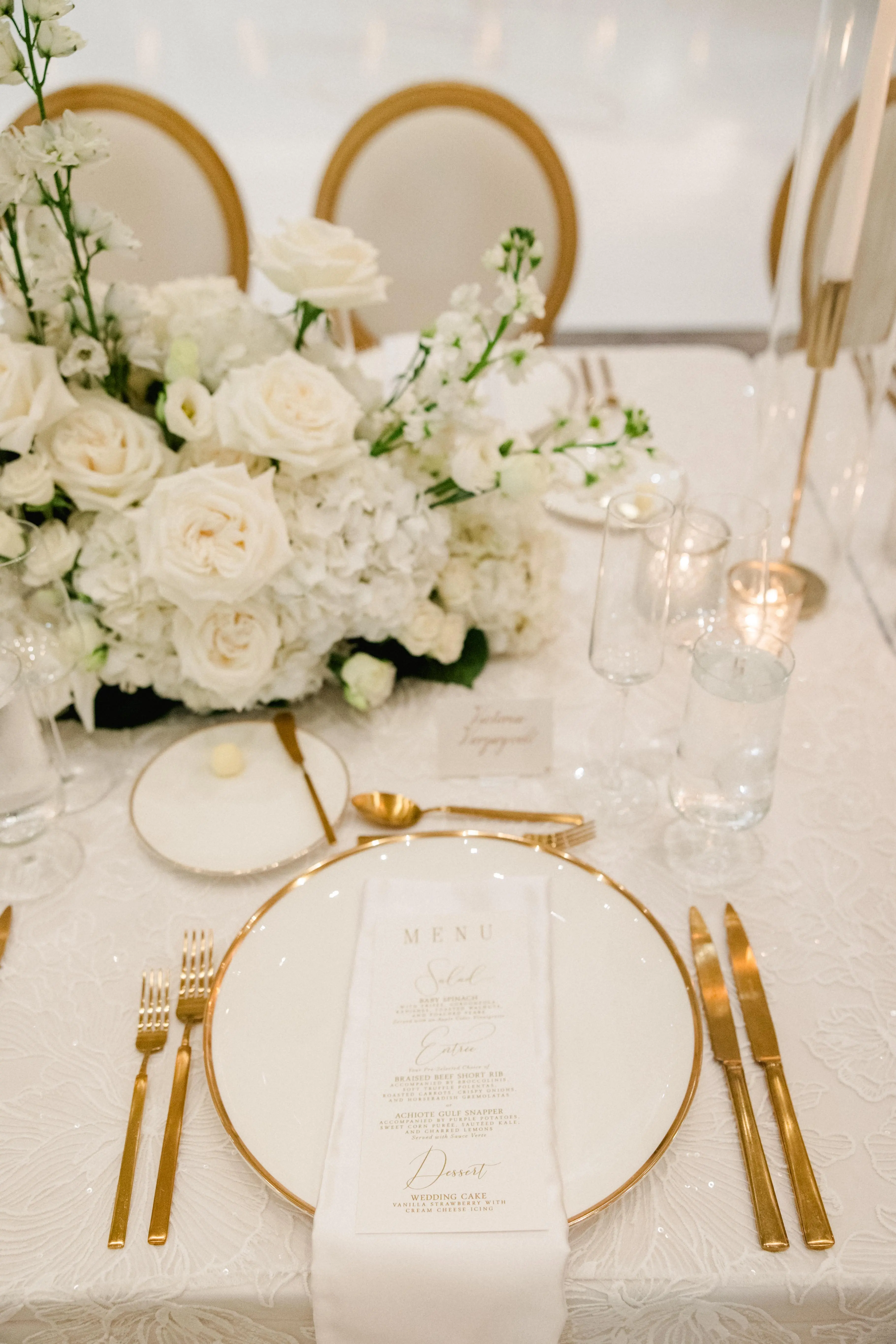 31Classic White and Gold Florida Wedding - Classic White and Gold St. Petersburg Wedding | The Vinoy Classic White and Gold Florida Wedding Reception Place Setting Decor Ideas