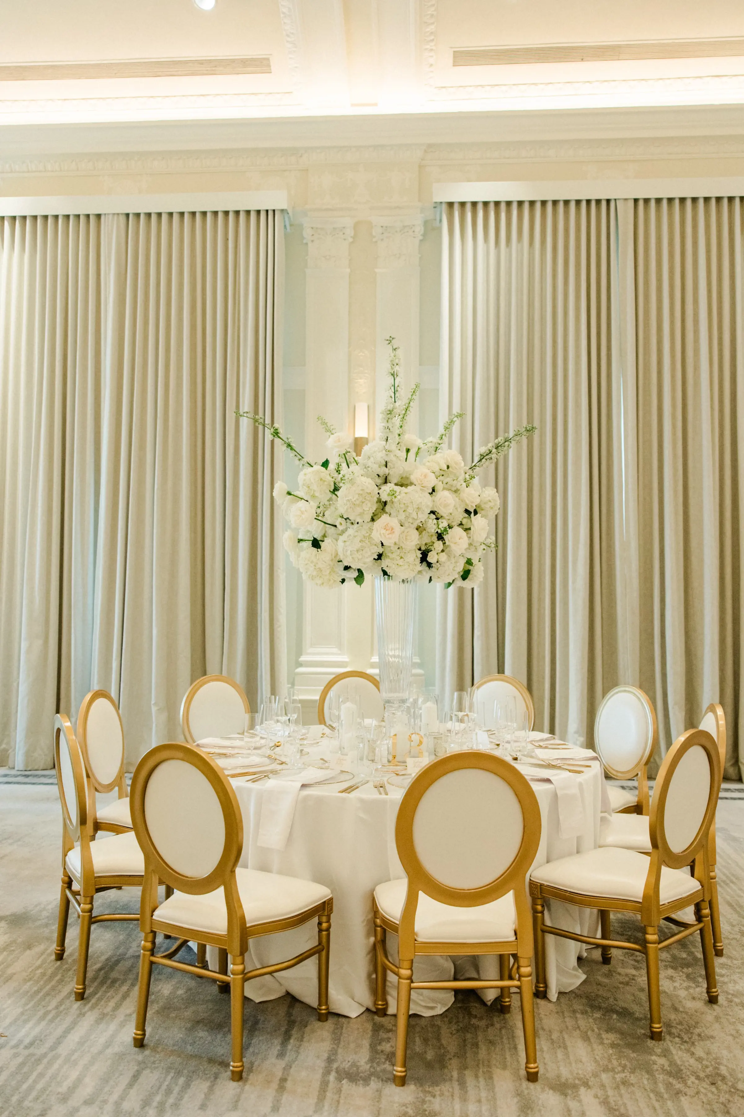 32Classic White and Gold Florida Wedding - Classic White and Gold St. Petersburg Wedding | The Vinoy Classic White and Gold Florida Wedding Reception Decor Ideas | St Pete Kate Ryan Event Rentals | Tampa Bay Florist Bruce Wayne Florals
