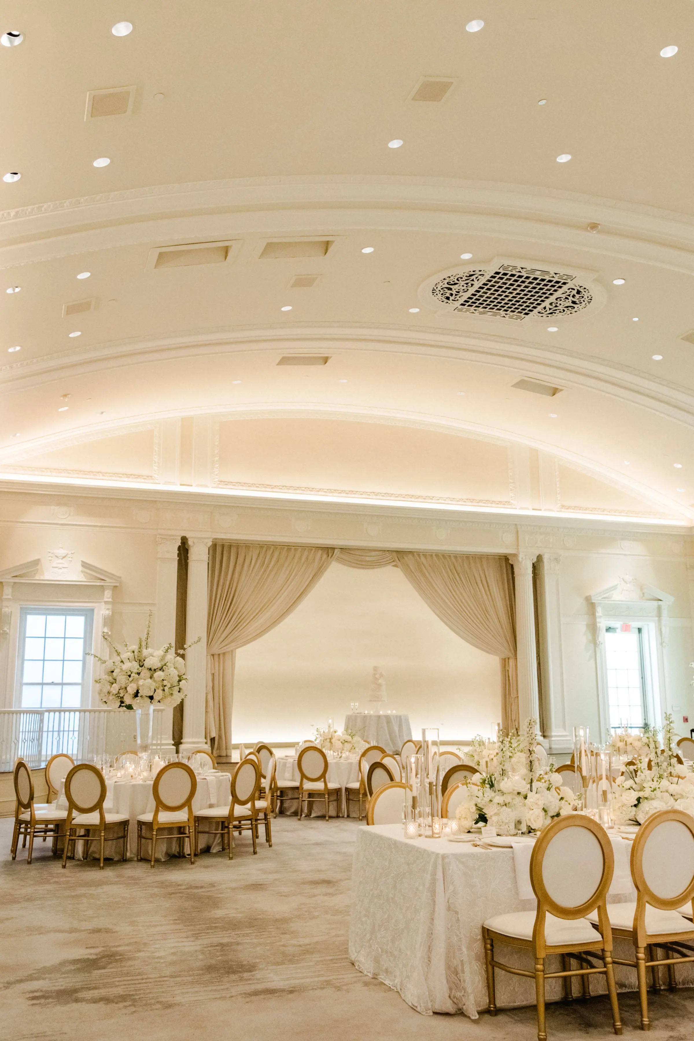 33Classic White and Gold Florida Wedding St Pete Reception Venue The Vinoy - Classic White and Gold St. Petersburg Wedding | The Vinoy Classic White and Gold Florida Wedding Reception Decor Ideas | Tampa Bay Florist Bruce Wayne Florals | St Pete Planner Parties A La Carte | Event Venue The Vinoy | Kate Ryan Event Rentals