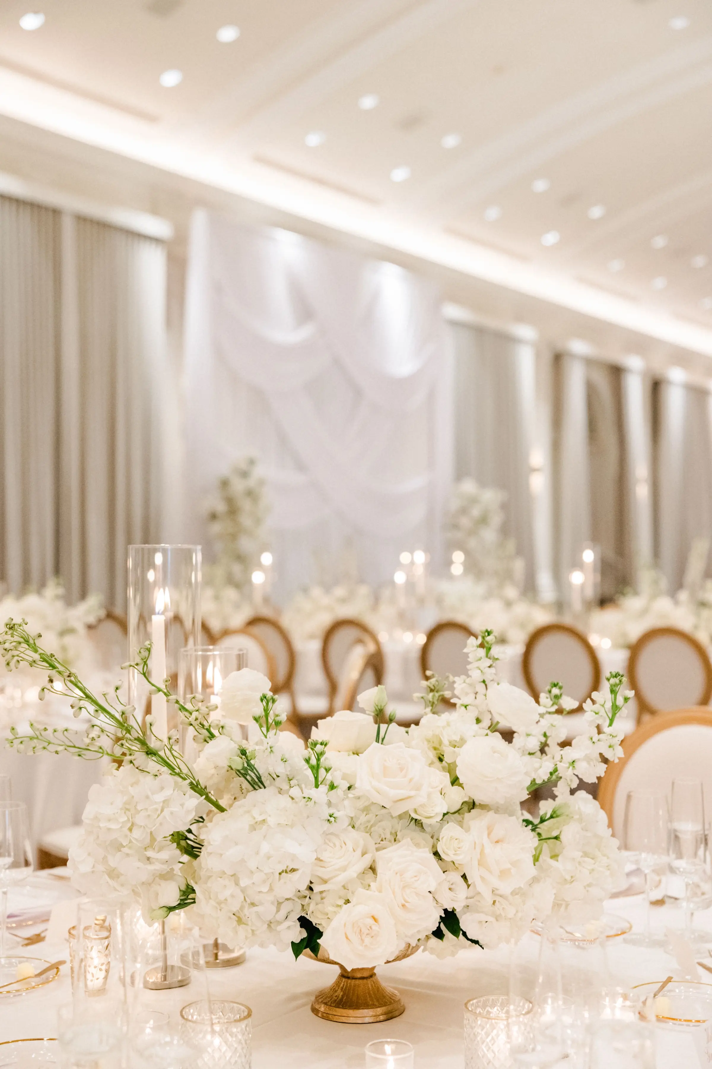 36Classic White and Gold Florida Wedding - Classic White and Gold St. Petersburg Wedding | The Vinoy Classic White and Gold Florida Wedding Reception Centerpiece Flower Decor Ideas | Tampa Bay Florist Bruce Wayne Florals