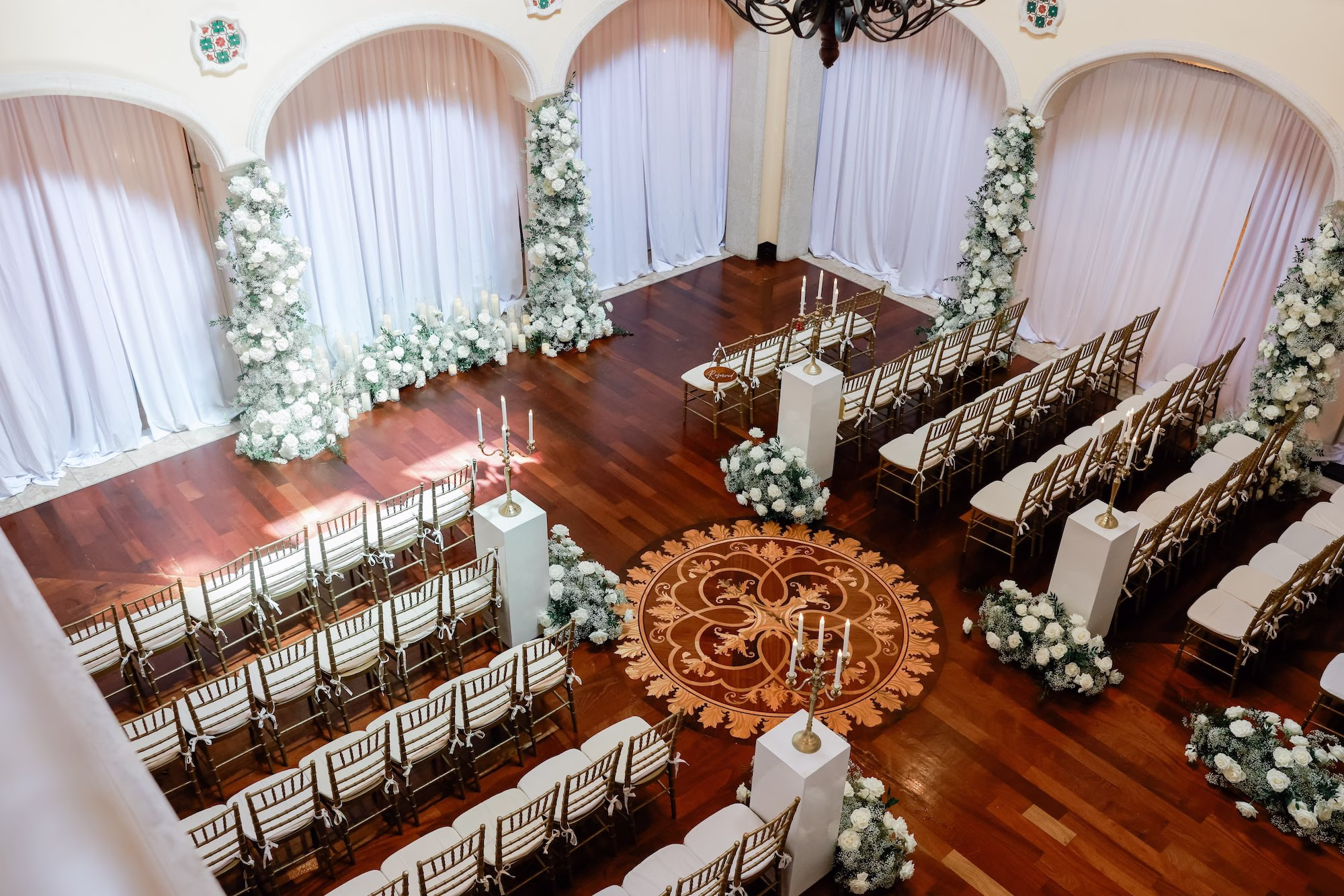 10Classic White Cream and Gold Wedding Ideas Tampa Venue Avila Golf and Country Club - Romantic White and Gold Tampa Wedding | Avila Golf & Country Club Classic White, Cream, and Gold Wedding Ceremony Decor Ideas | Tampa Bay Event Venue Avila Golf and Country Club