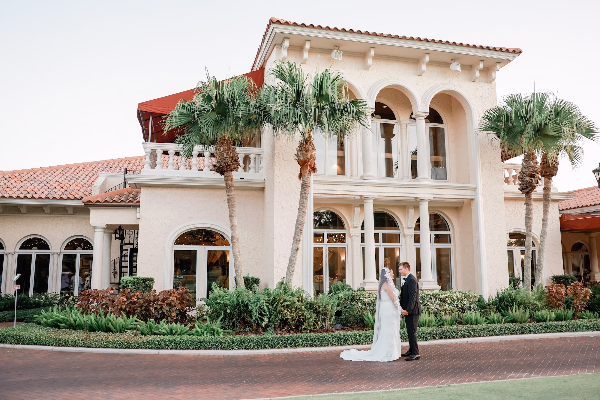 22Classic White Cream and Gold Wedding Ideas Tampa Venue Avila Golf and Country Club - Romantic White and Gold Tampa Wedding | Avila Golf & Country Club Bride and Groom Wedding Portrait | Tampa Bay Photographer Lifelong Photography Studio | Event Venue Lifelong Photography Studio