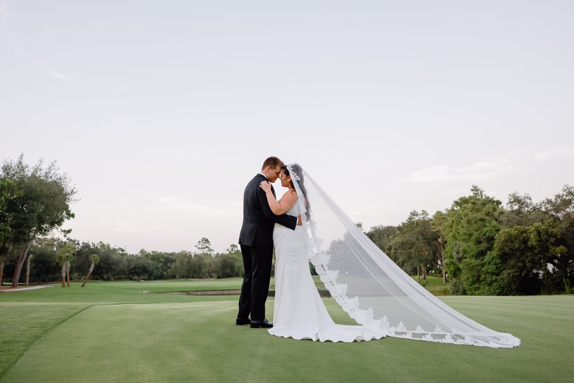 27Classic White Cream and Gold Wedding Ideas - Romantic White and Gold Tampa Wedding | Avila Golf & Country Club Bride and Groom Wedding Portrait | Tampa Bay Photographer Lifelong Photography Studio