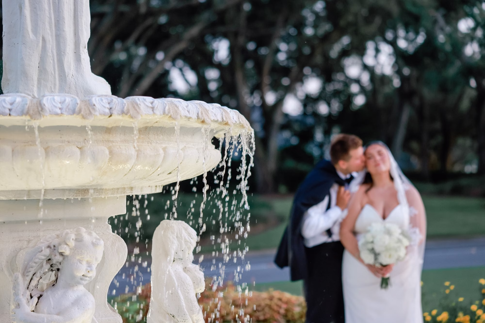 29Classic White Cream and Gold Wedding Ideas - Romantic White and Gold Tampa Wedding | Avila Golf & Country Club Bride and Groom Wedding Portrait | Tampa Bay Photographer Lifelong Photography Studio