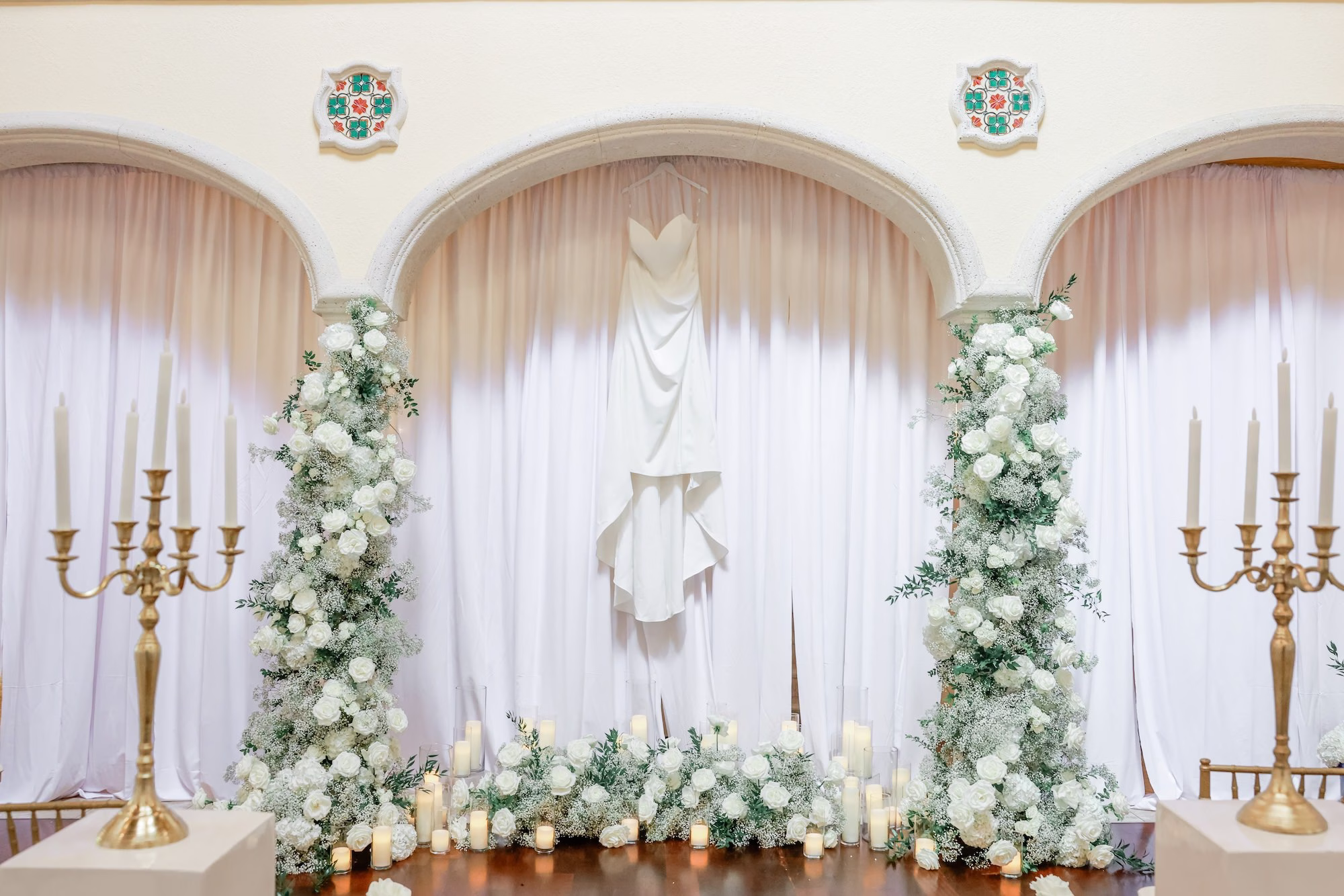 3Classic White Cream and Gold Wedding Ideas - Romantic White and Gold Tampa Wedding | Avila Golf & Country Club White Classic Wedding Dress Ideas