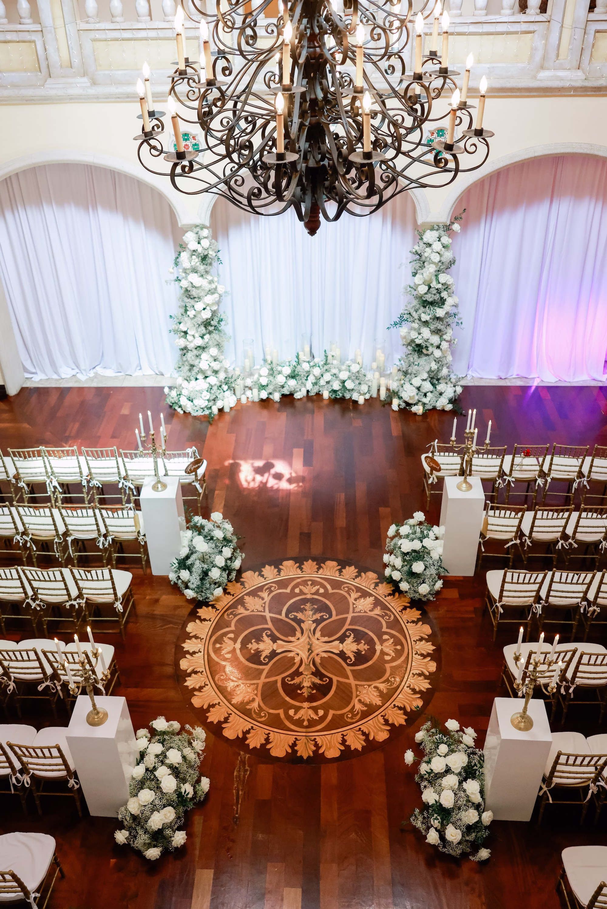6Classic White Cream and Gold Wedding Ideas Tampa Venue Avila Golf and Country Club - Romantic White and Gold Tampa Wedding | Avila Golf & Country Club Classic White, Cream, and Gold Wedding Ceremony Decor Ideas | Tampa Bay Event Venue Avila Golf and Country Club