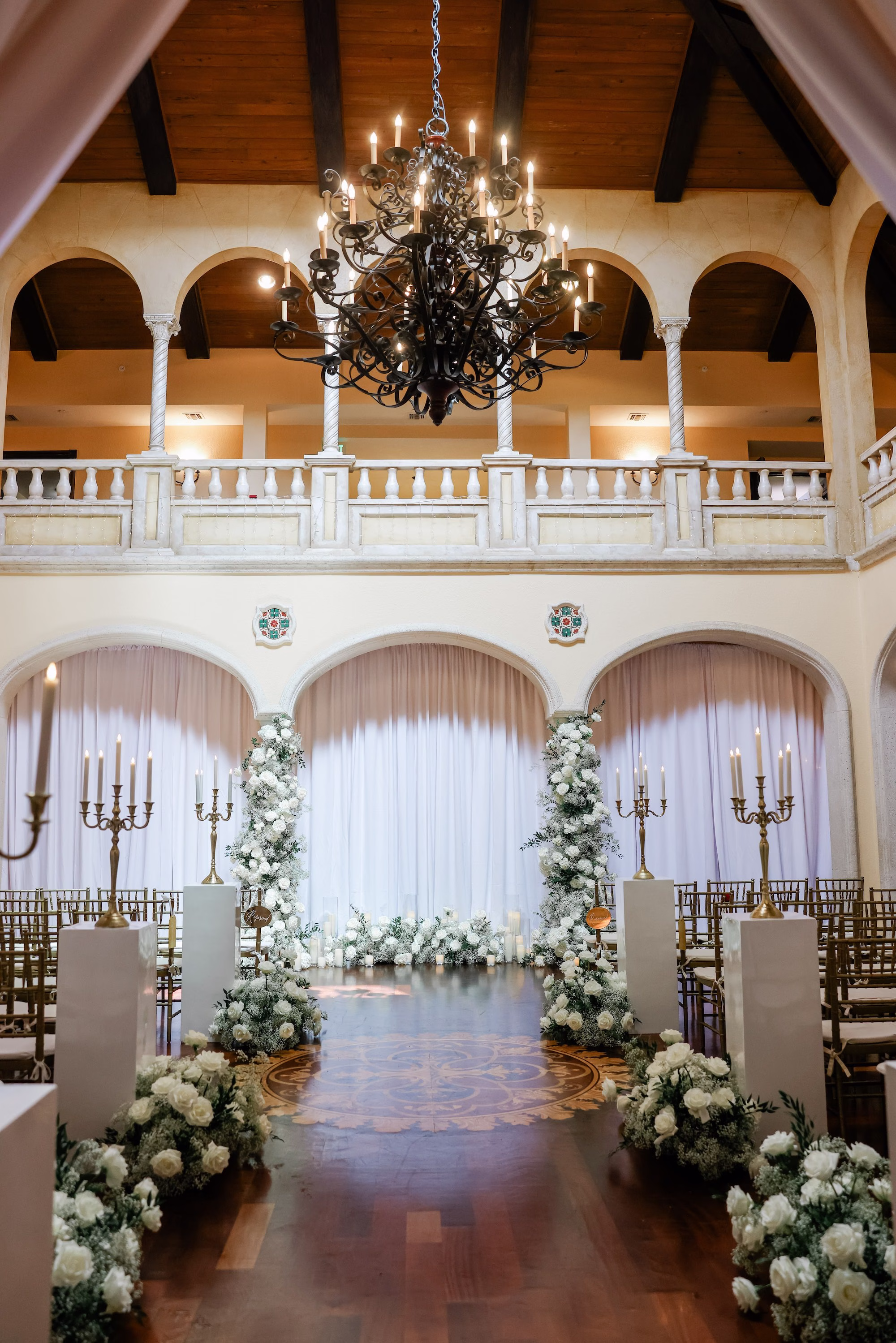 9Classic White Cream and Gold Wedding Ideas Tampa Venue Avila Golf and Country Club - Romantic White and Gold Tampa Wedding | Avila Golf & Country Club Classic White, Cream, and Gold Wedding Ceremony Decor Ideas | Tampa Bay Event Venue Avila Golf and Country Club