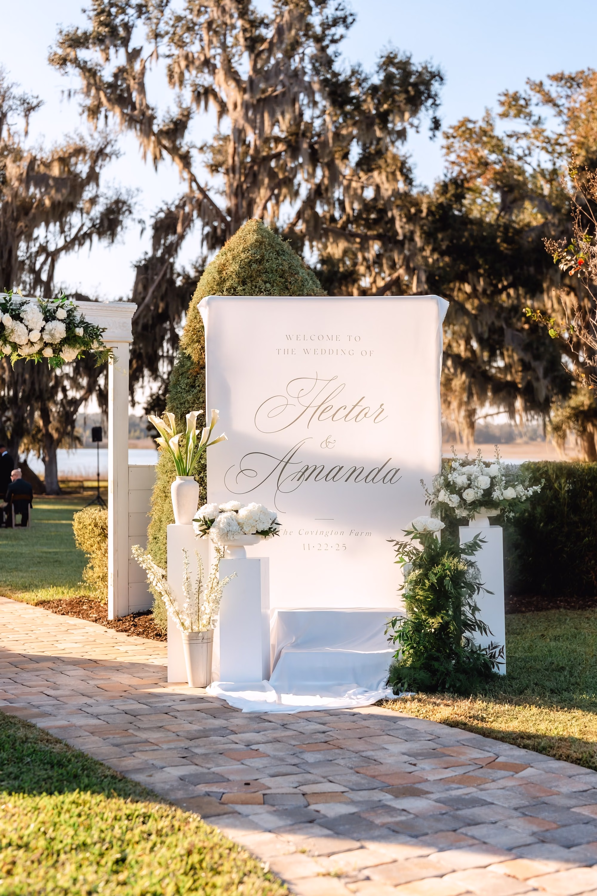 12Luxurious Old Florida Black White and Gold Wedding Inspiration - Luxurious, Black and White Dade City Wedding | The Barn at Covington Farm Luxurious Old Florida Black, White, and Gold Wedding Ceremony Inspiration