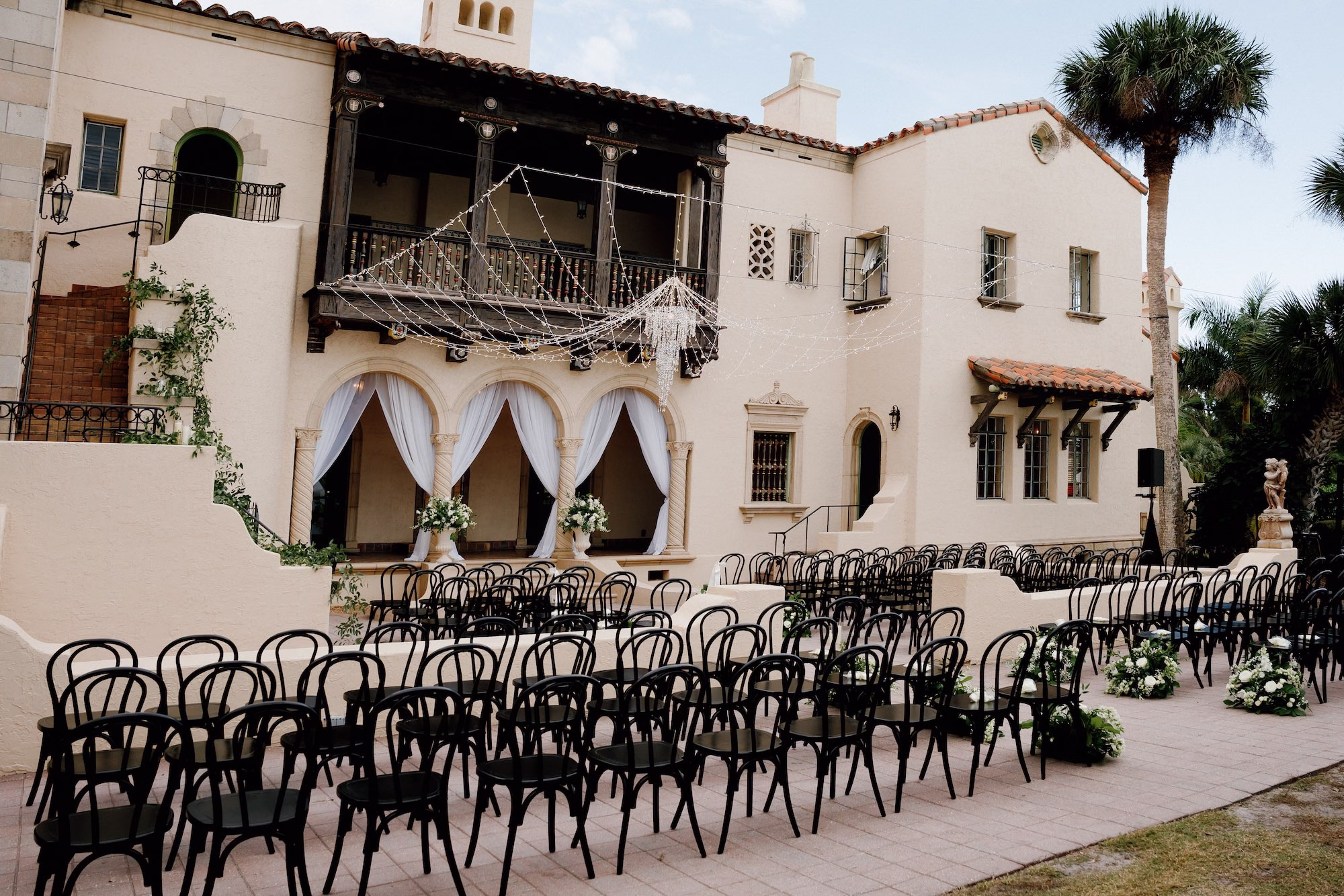 Elegant Black and White Sarasota Wedding | Powel Crosley Estate