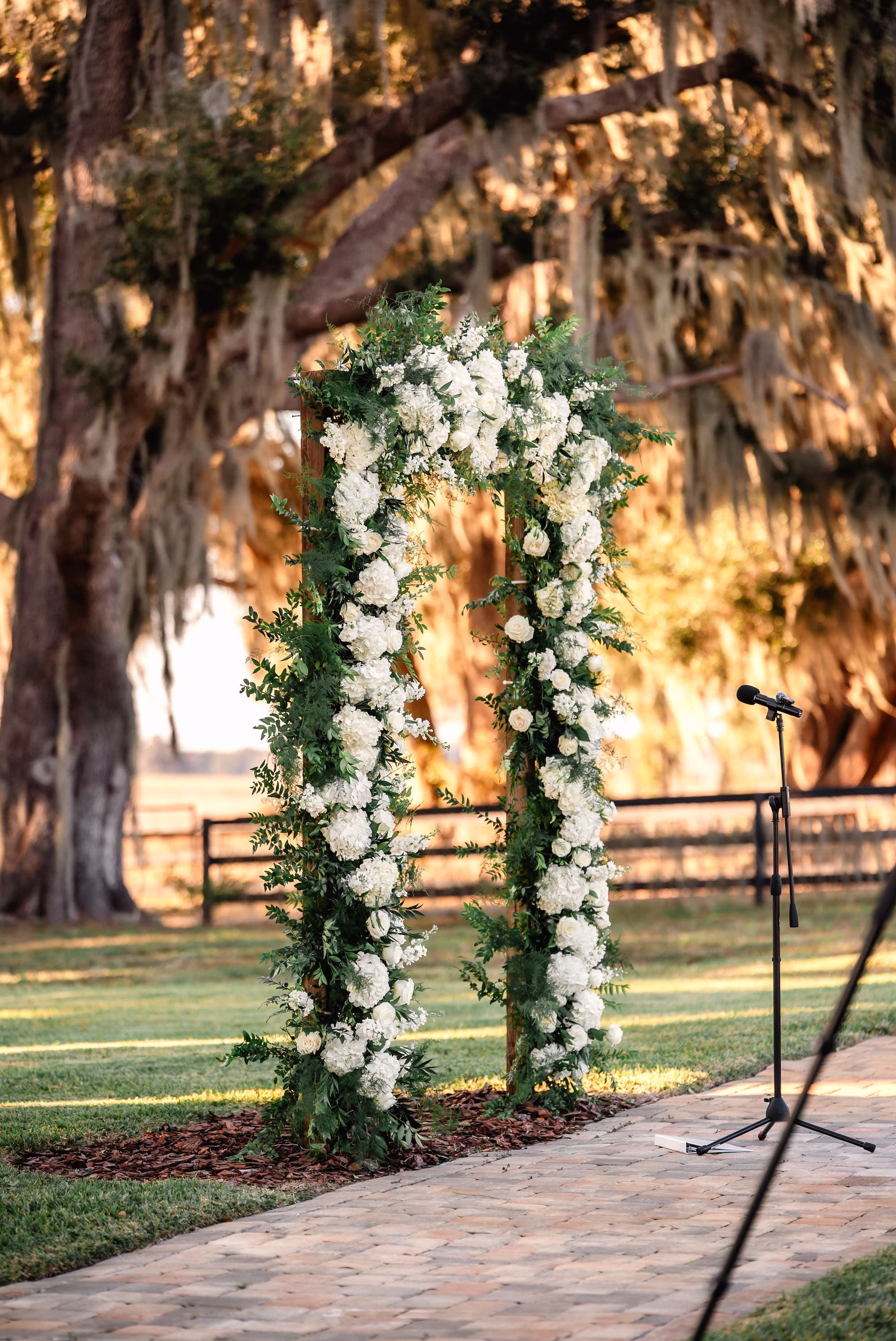 16Luxurious Old Florida Black White and Gold Wedding Inspiration - Luxurious, Black and White Dade City Wedding | The Barn at Covington Farm Luxurious Old Florida Black, White, and Gold Wedding Ceremony Altar Decor Inspiration