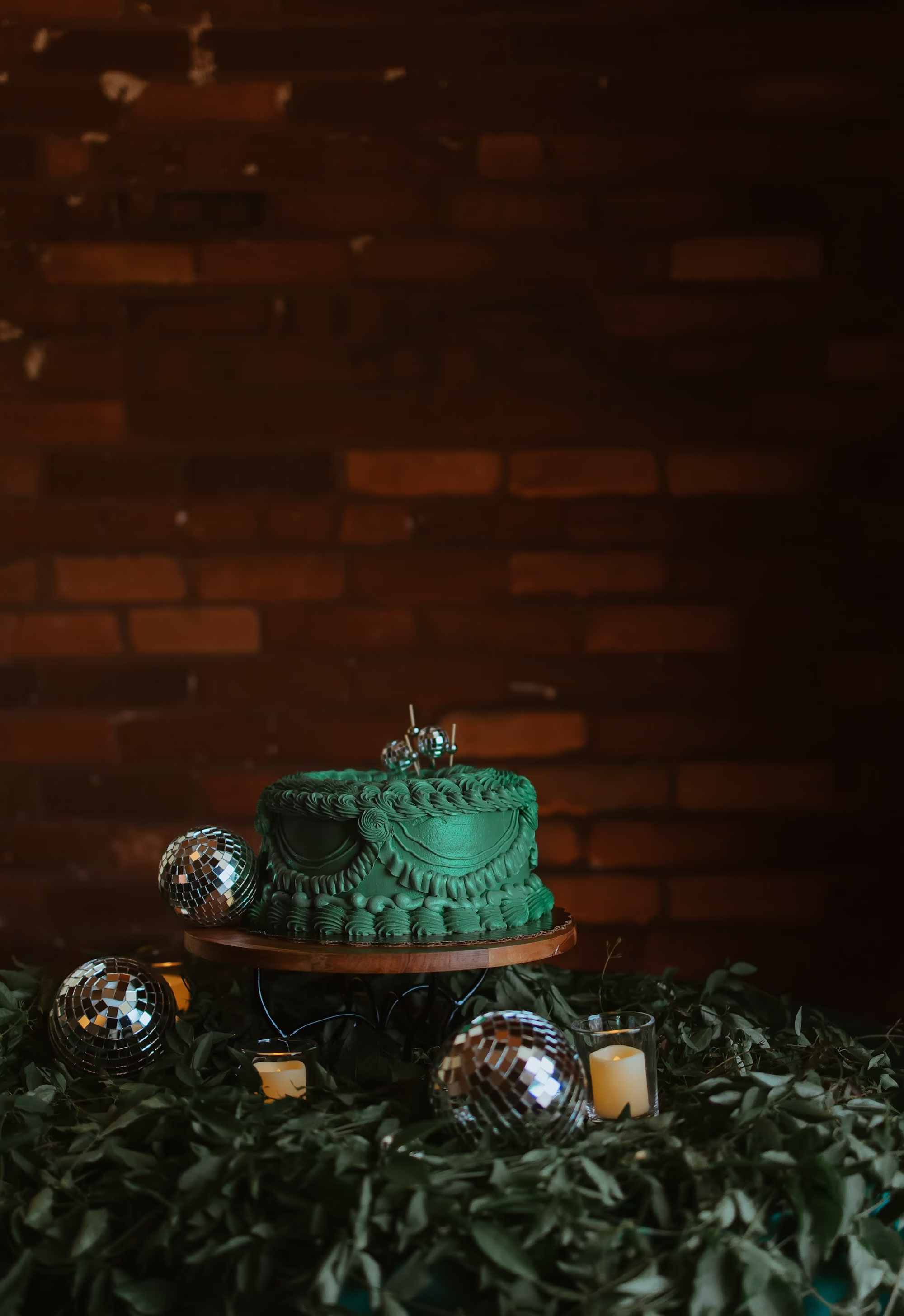 26Moody Green Disco Wedding Ideas - Modern and Moody Ybor City Wedding Inspiration | J.C. Newman Cigar Co. 26Moody Green Disco Wedding Ideas