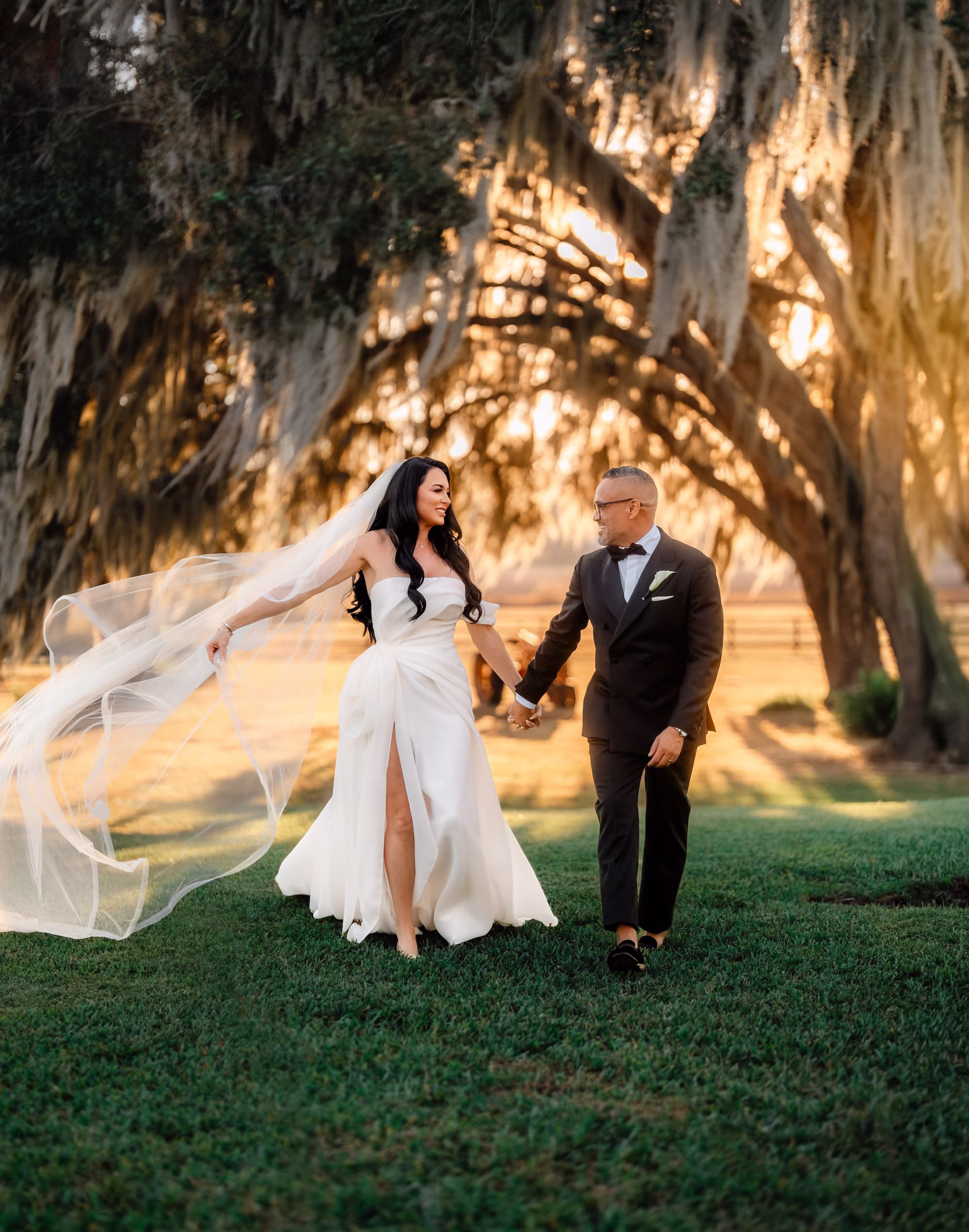 28Luxurious Old Florida Black White and Gold Wedding Inspiration - Luxurious, Black and White Dade City Wedding | The Barn at Covington Farm Bride and Groom Wedding Portrait