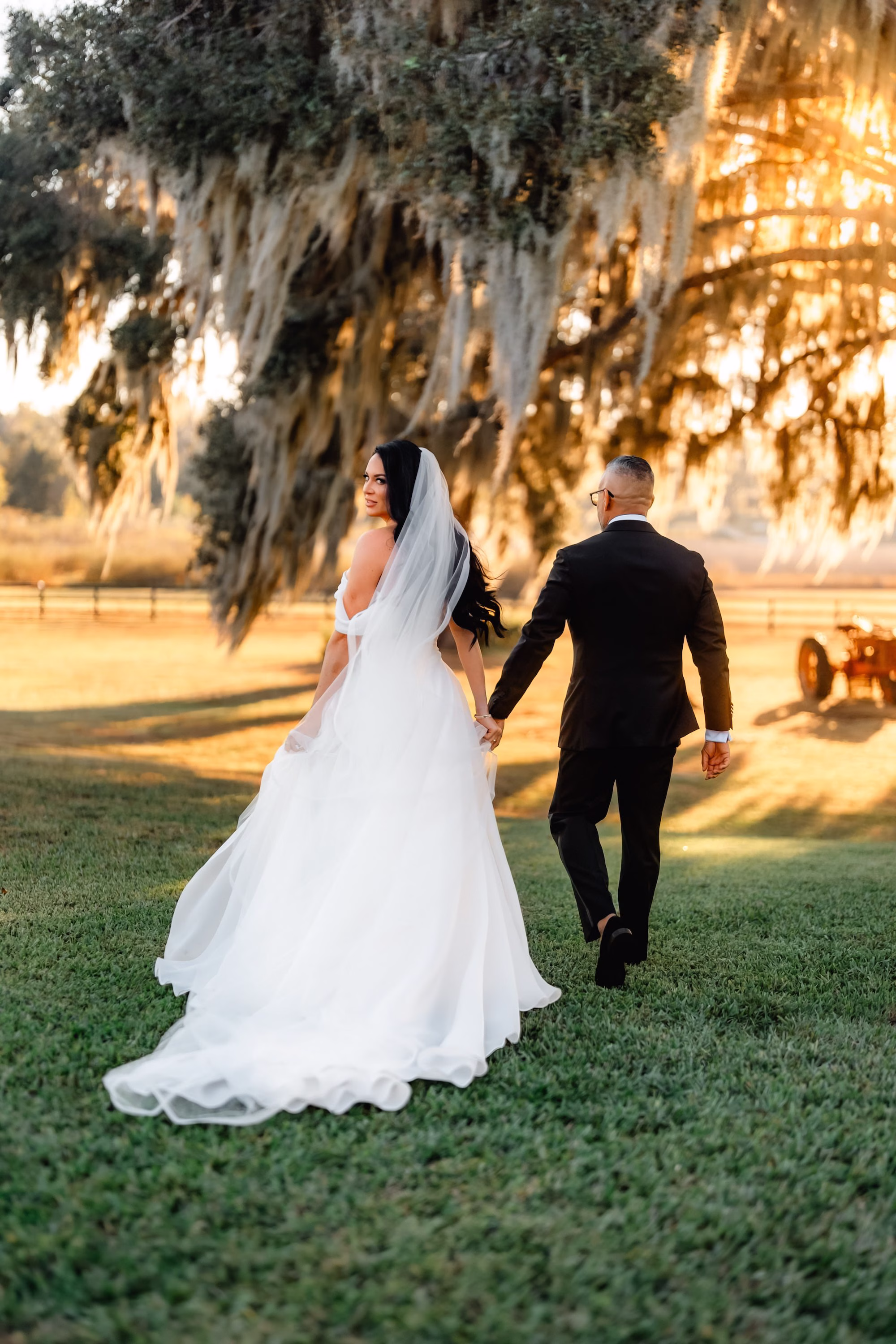 31Luxurious Old Florida Black White and Gold Wedding Inspiration - Luxurious, Black and White Dade City Wedding | The Barn at Covington Farm Bride and Groom Wedding Portrait