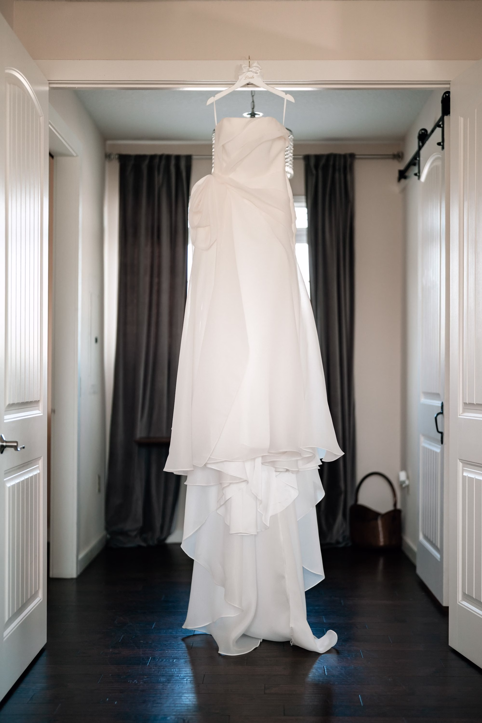 4Luxurious Old Florida Black White and Gold Wedding Inspiration - Luxurious, Black and White Dade City Wedding | The Barn at Covington Farm White Wedding Gown Inspiration