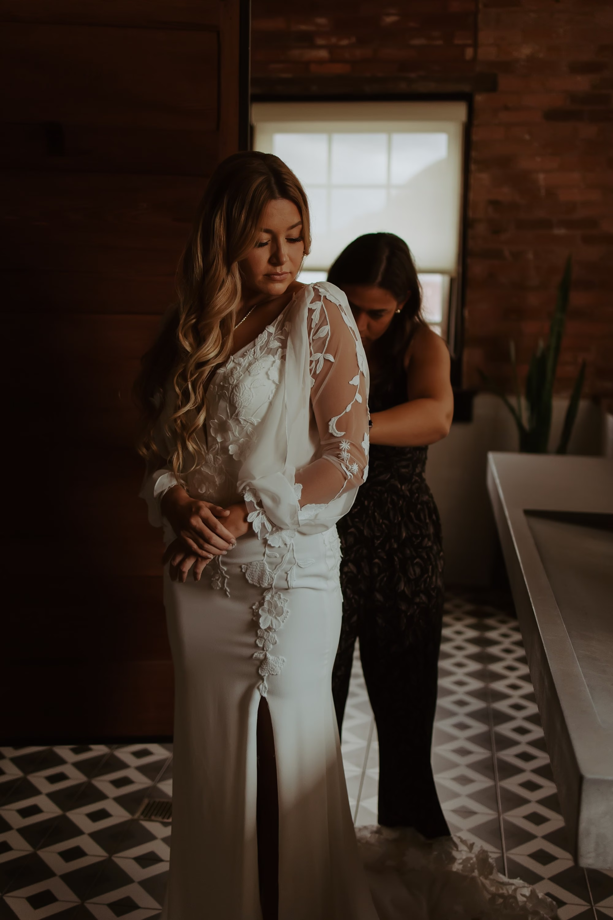 4Moody Green Disco Wedding Ideas - Modern and Moody Ybor City Wedding Inspiration | J.C. Newman Cigar Co. 4Moody Green Disco Wedding Ideas