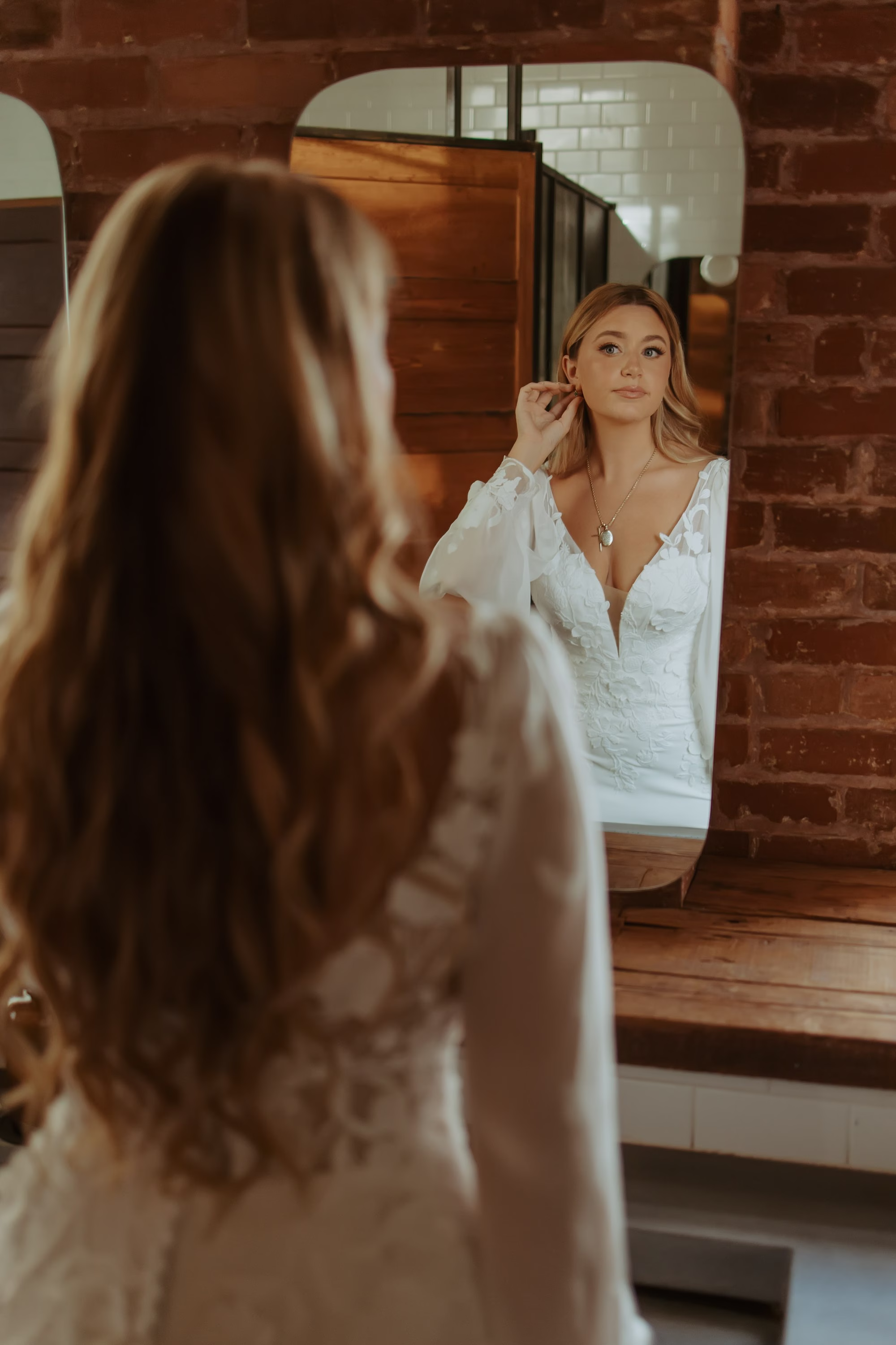 5Moody Green Disco Wedding Ideas - Modern and Moody Ybor City Wedding Inspiration | J.C. Newman Cigar Co. 5Moody Green Disco Wedding Ideas