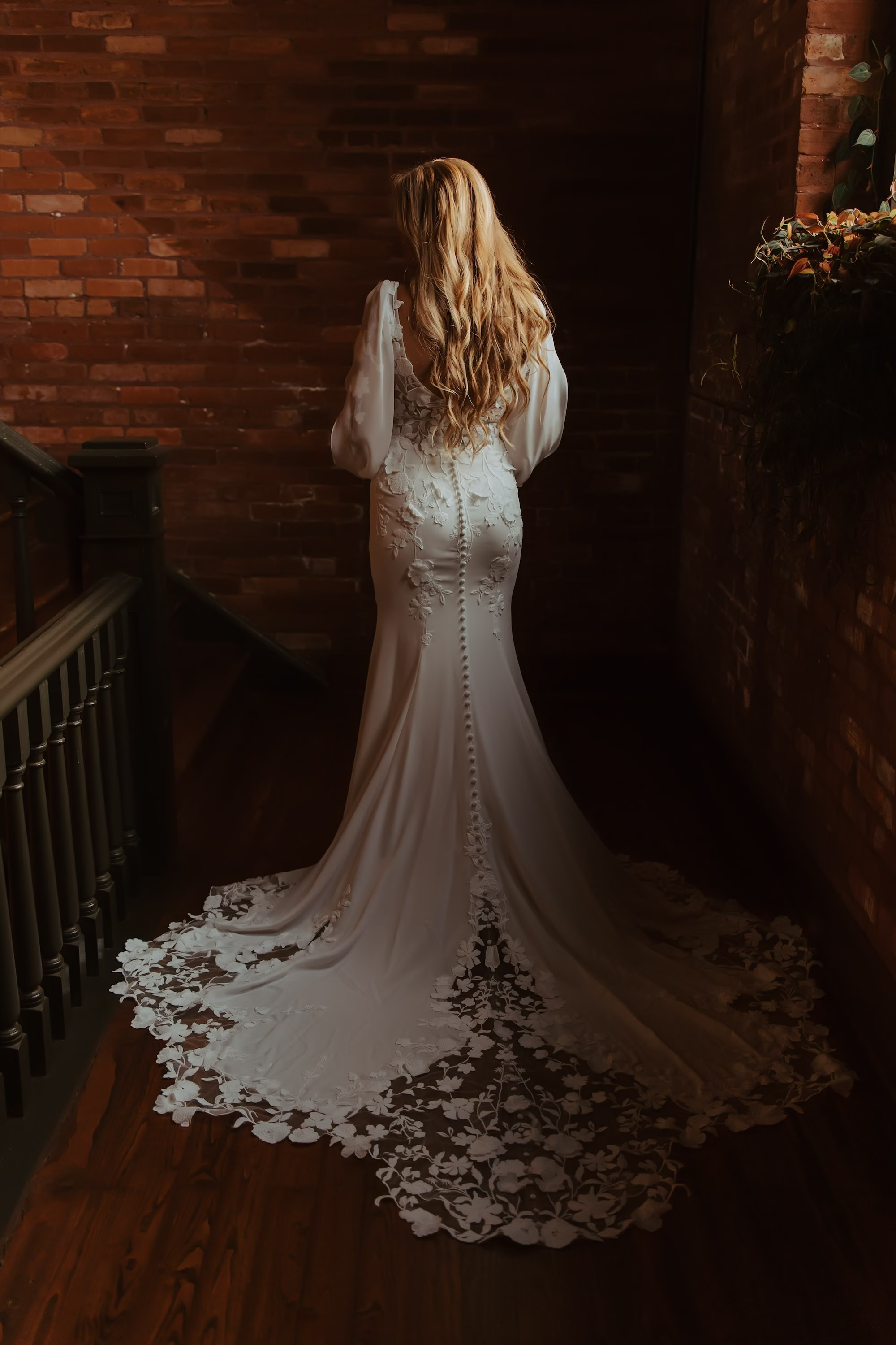 7Moody Green Disco Wedding Ideas - Modern and Moody Ybor City Wedding Inspiration | J.C. Newman Cigar Co. 7Moody Green Disco Wedding Ideas