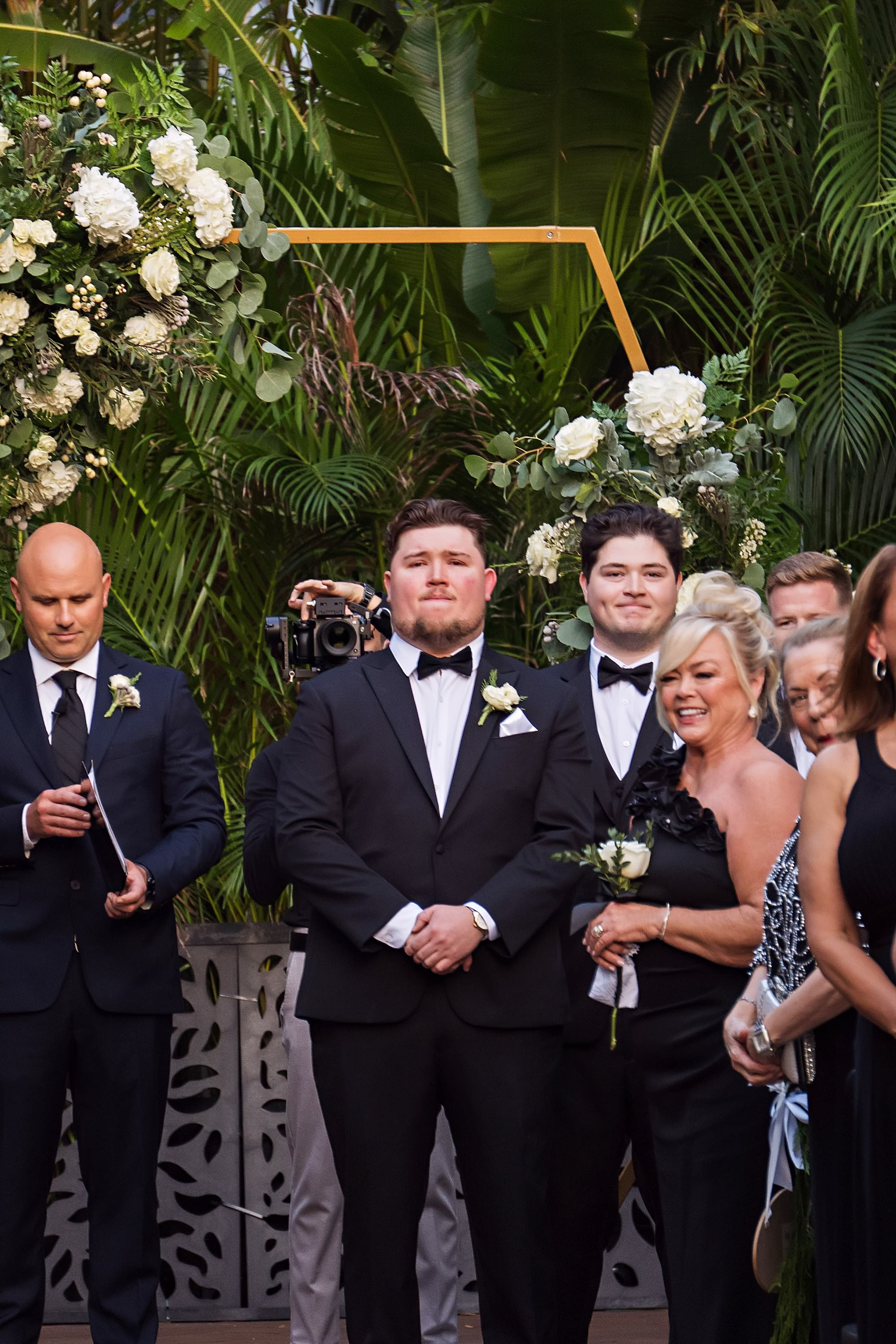 12Black White and Green Florida Winter Wedding Ideas