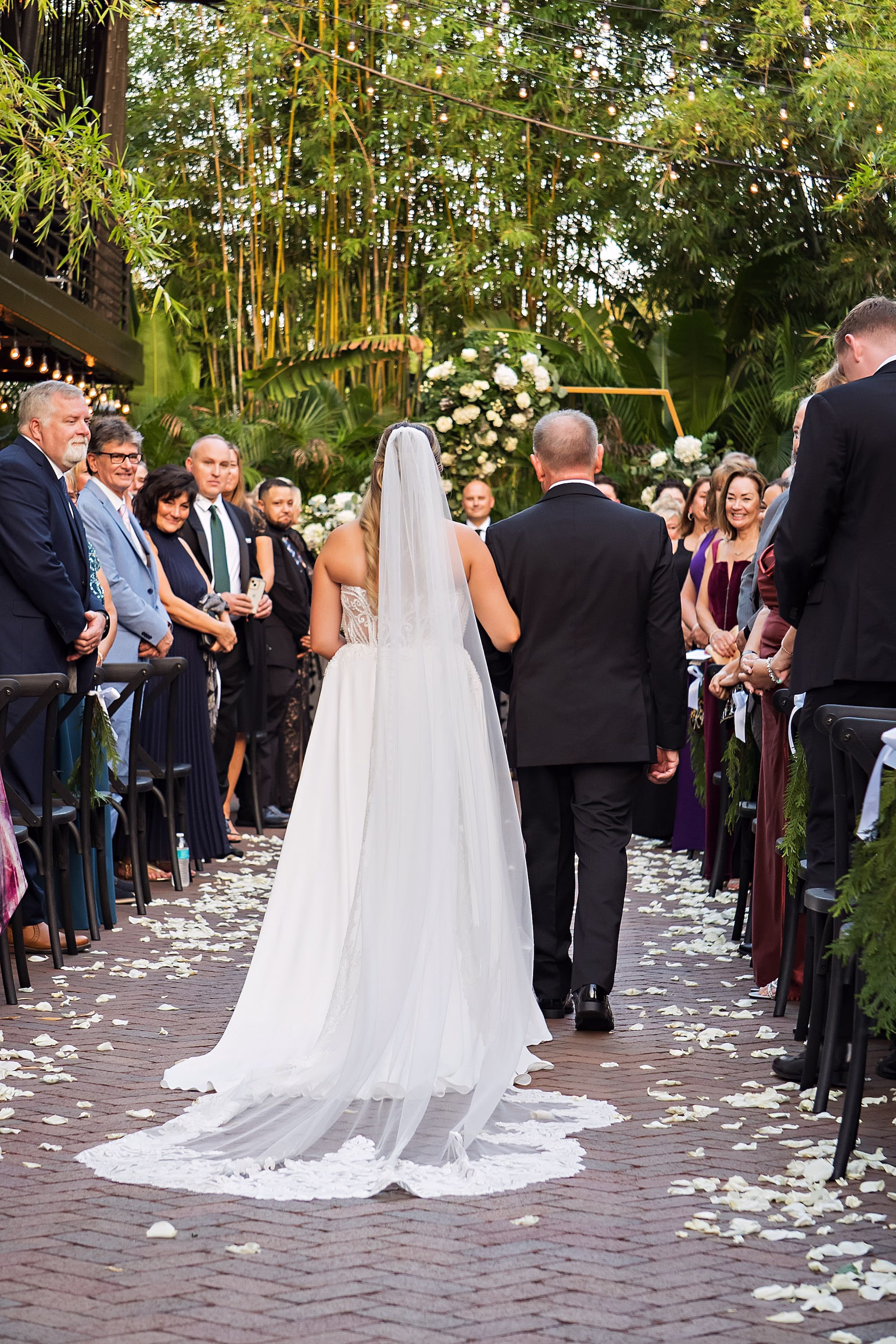 13Black White and Green Florida Winter Wedding Ideas