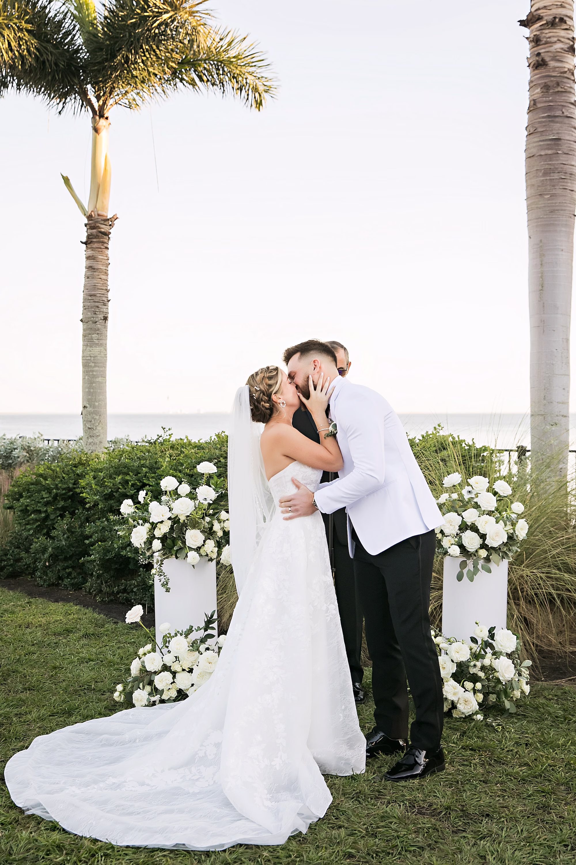 21Timeless Black and White Wedding Ideas - Timeless, Black and White Wedding | Tampa Yacht and Country Club Bride and Groom First Kiss Wedding Portrait | Tampa Bay Photographer Limelight Photography