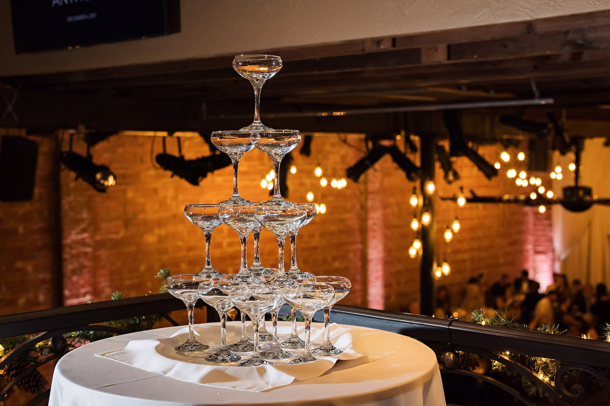 23Black White and Green Florida Winter Wedding Ideas