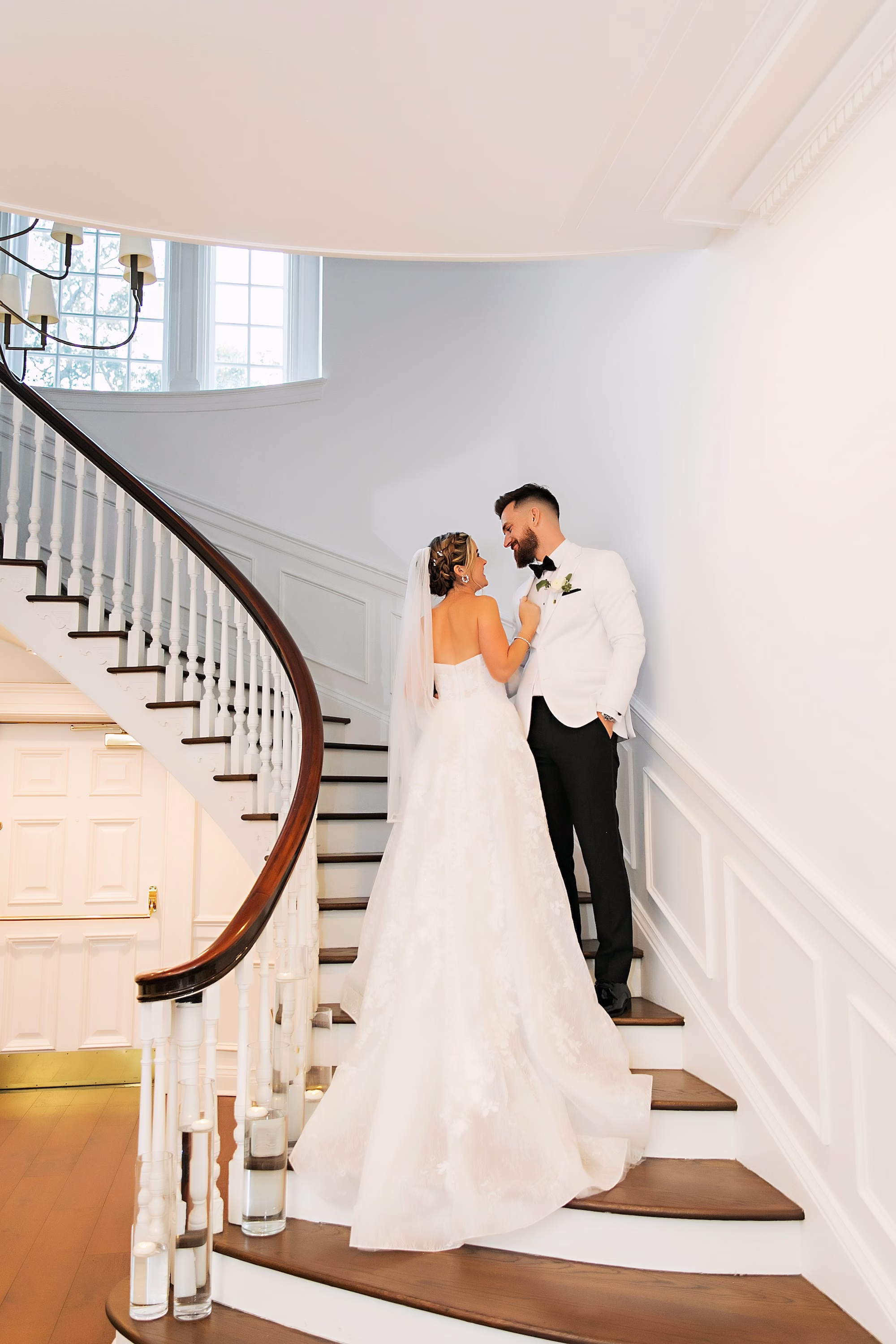 23Timeless Black and White Wedding Ideas - Timeless, Black and White Wedding | Tampa Yacht and Country Club Bride and Groom Wedding Portrait | Tampa Bay Photographer Limelight Photography