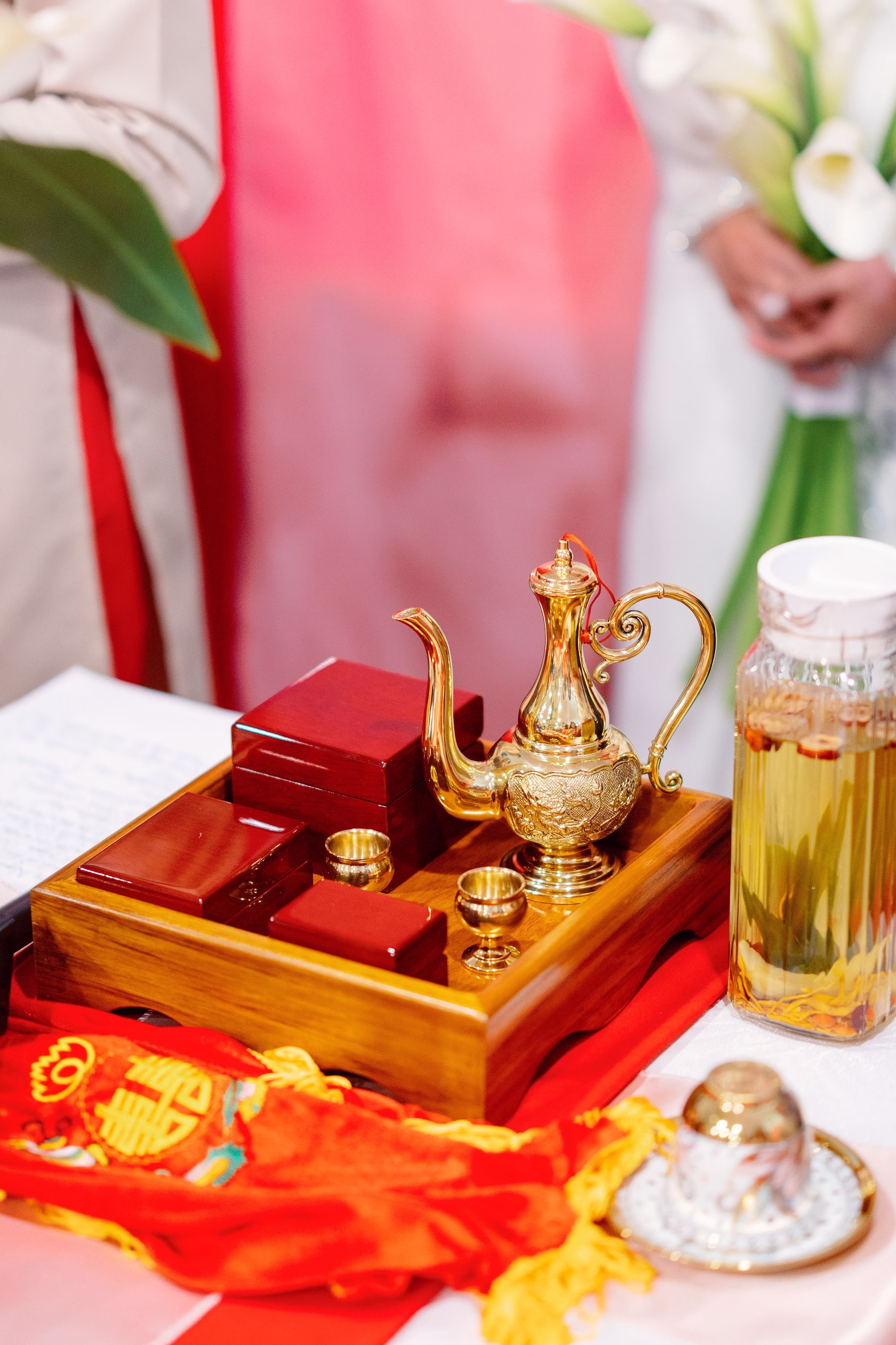 Red Asian Chinese Traditional Wedding Inspiration | La Vu Quy Vietnamese Tea Ceremony Ideas