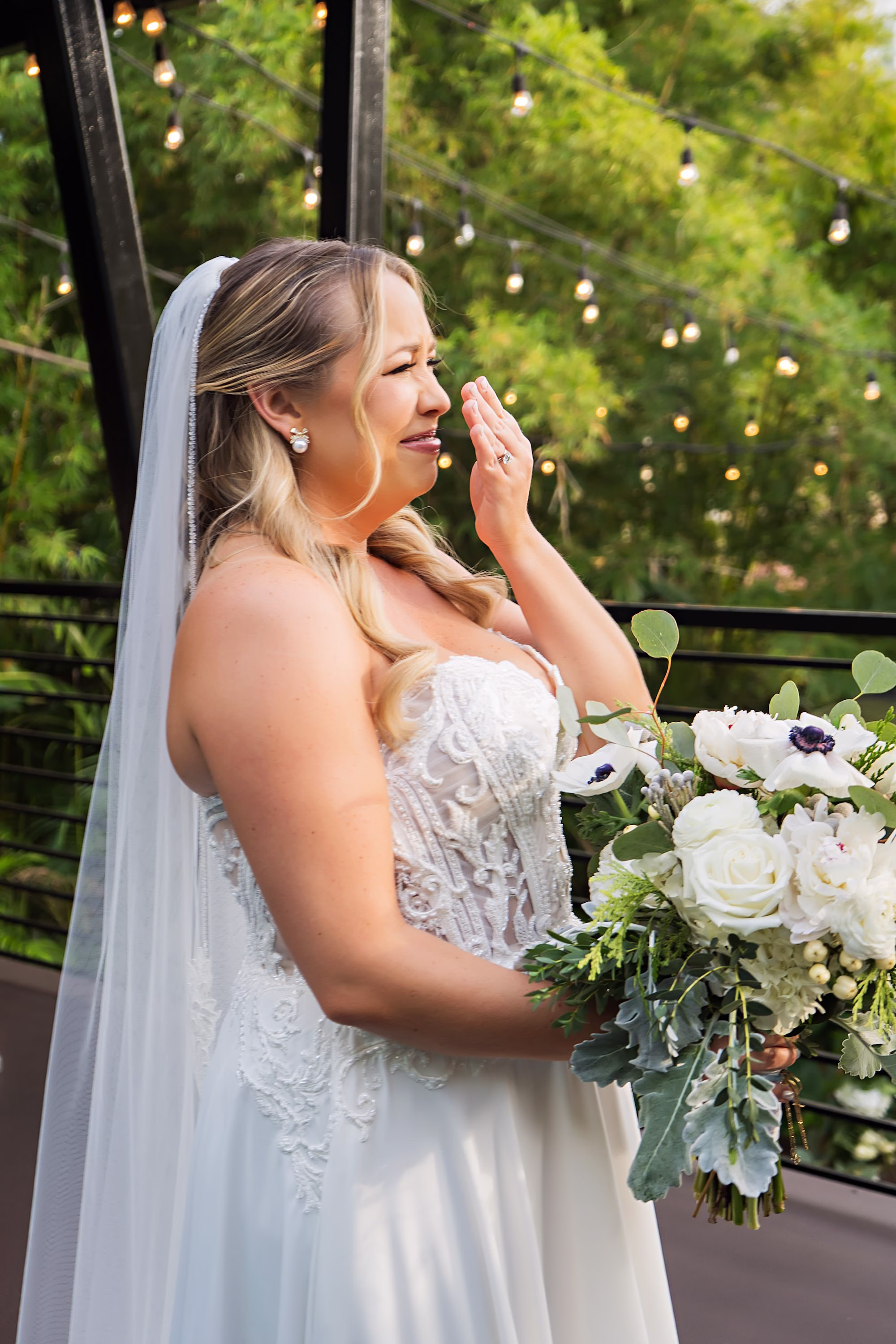 6Black White and Green Florida Winter Wedding Ideas