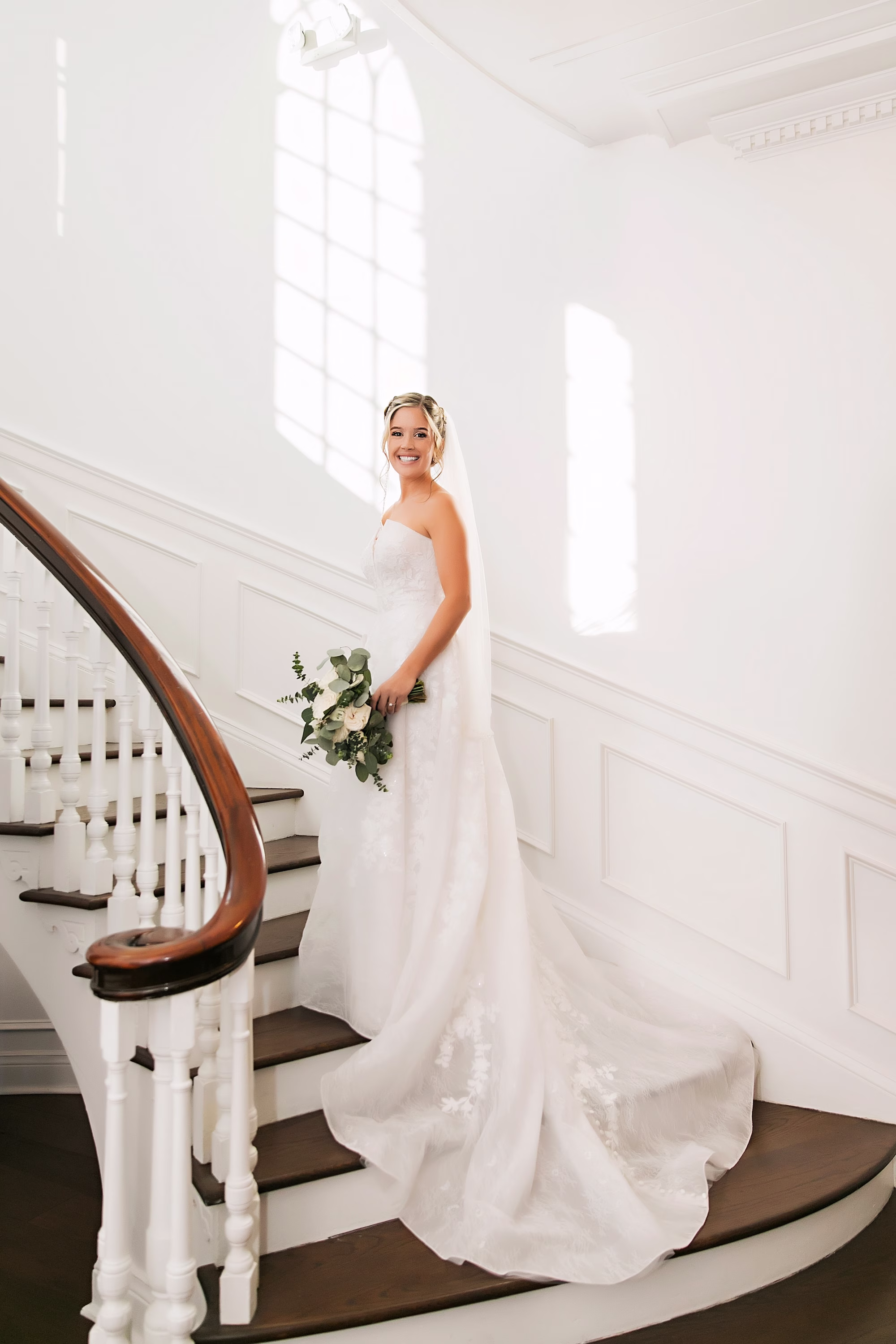 7Timeless Black and White Wedding Ideas - Timeless, Black and White Wedding | Tampa Yacht and Country Club Bride Wedding Portrait