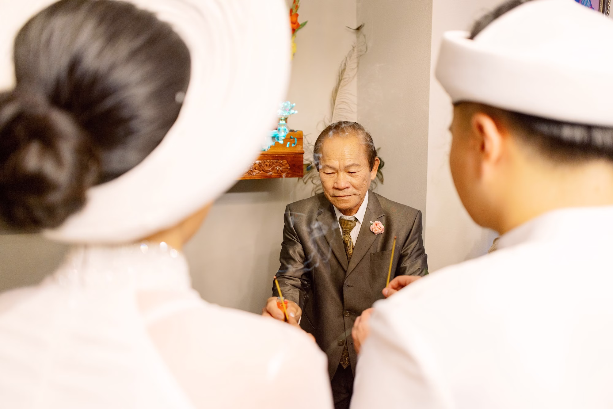 Red Asian Chinese Traditional Wedding Inspiration | La Vu Quy Vietnamese Tea Ceremony Ideas