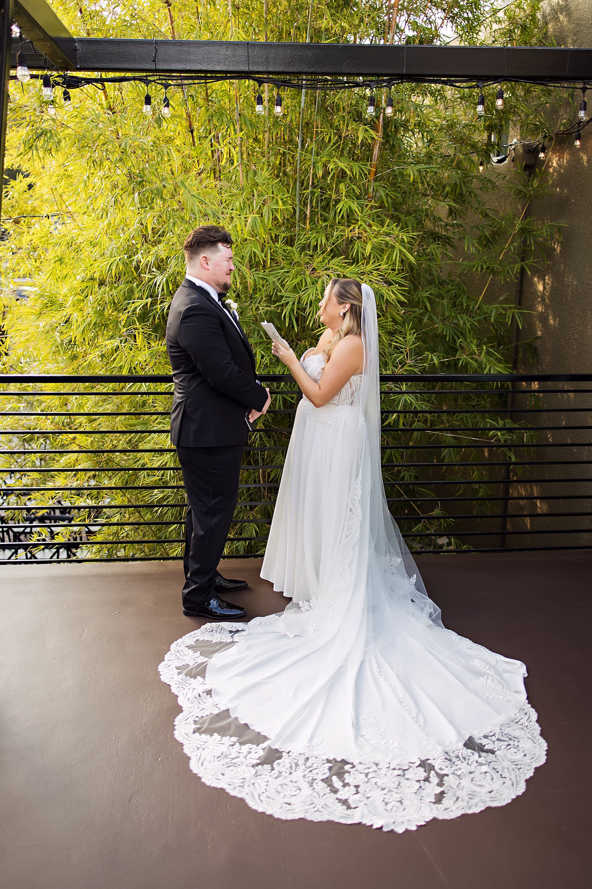 9Black White and Green Florida Winter Wedding Ideas