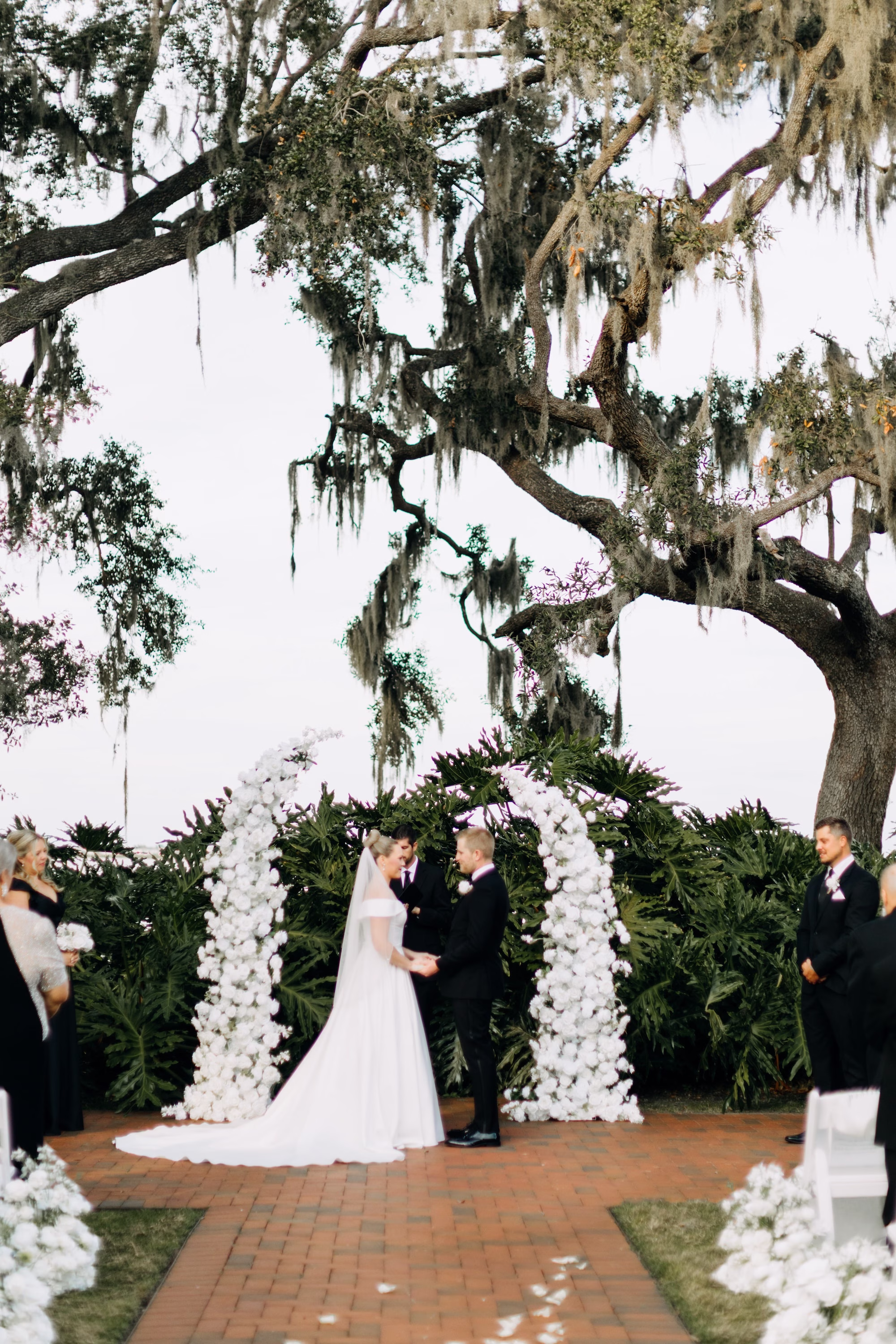 Elegant Black and White Wedding Ceremony Inspiration | Lake Alfred Event Venue Adams Estate