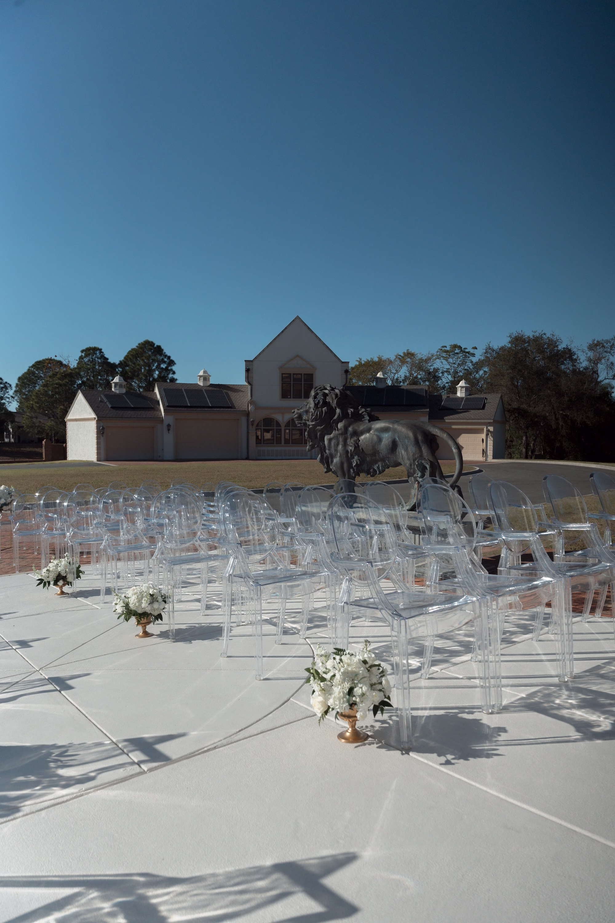 13Timeless Black and Wedding New Years Eve Wedding Ideas Tarpon Springs Venue Whitehurst Gallery - Timeless Black and White Tarpon Springs Wedding | Whitehurst Gallery Intimate Outdoor Black and White Florida New Years Eve Wedding Inspiration | Monochromatic White Florals in Greenery Flower Arrangement Ceremony Decor Ideas | Acrylic Ghost Chairs | Tarpon Springs Event Venue Whitehurst Gallery