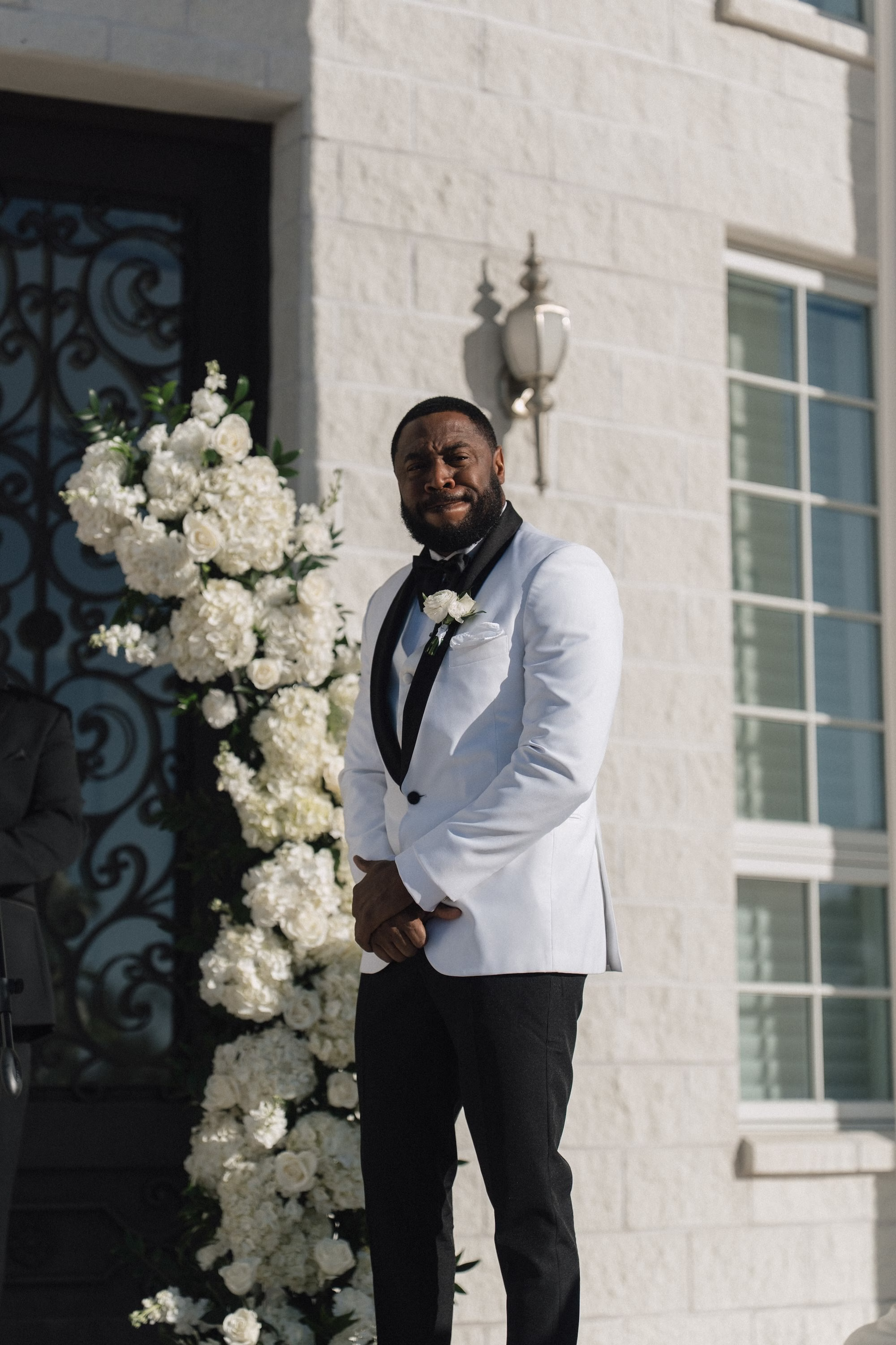 17Timeless Black and Wedding New Years Eve Wedding Ideas - Timeless Black and White Tarpon Springs Wedding | Whitehurst Gallery Groom's Reaction to Bride Walking Down Wedding Ceremony Aisle | Tampa Bay Photographer Amber Yonker Photography