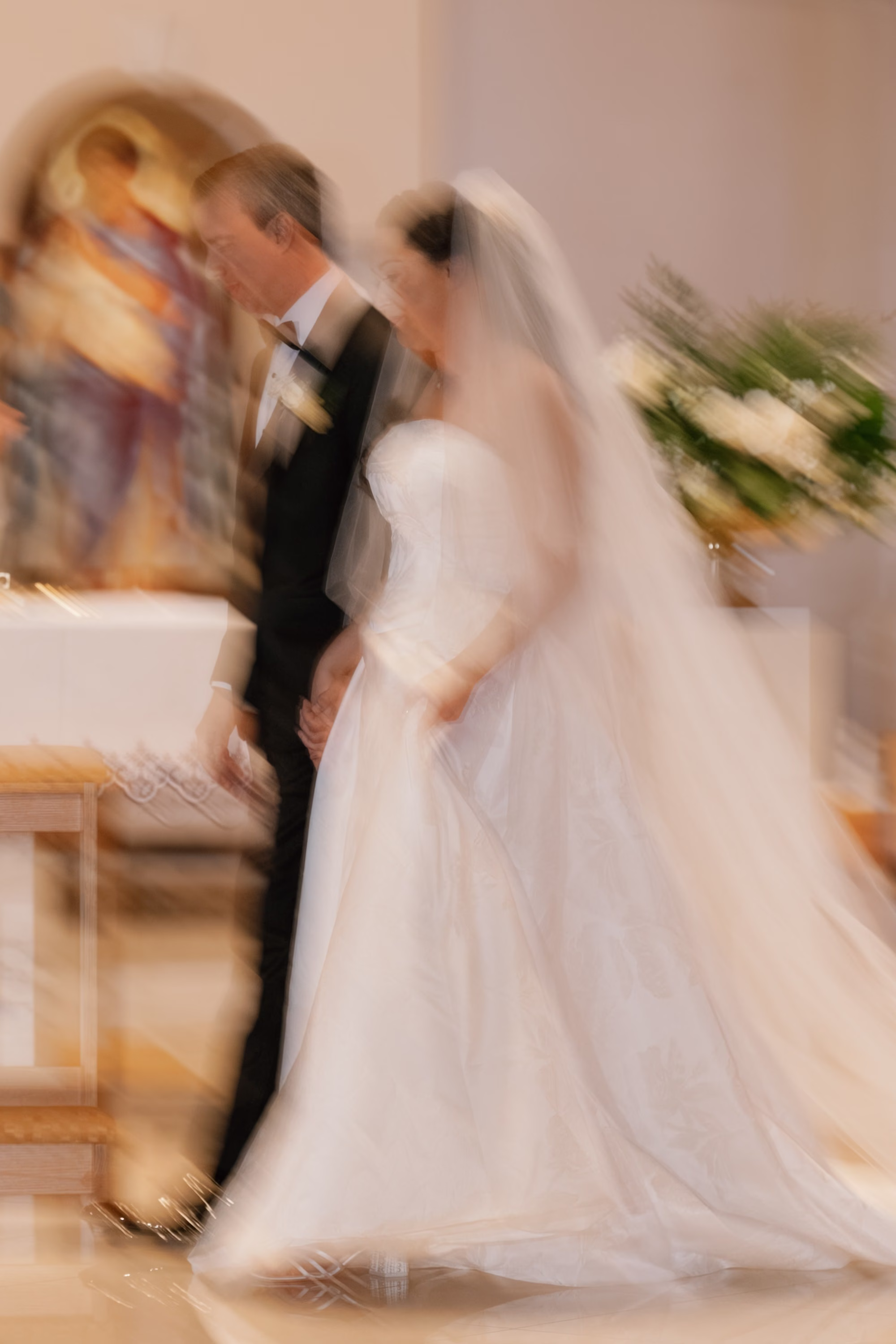 17Tropical Green Florida Wedding Ideas - Tropical, Green Downtown St. Pete Wedding | Poynter Institute Blurry Painting Like Wedding Ceremony Vows Wedding Portrait | Tampa Bay Photographer Dewitt For Love