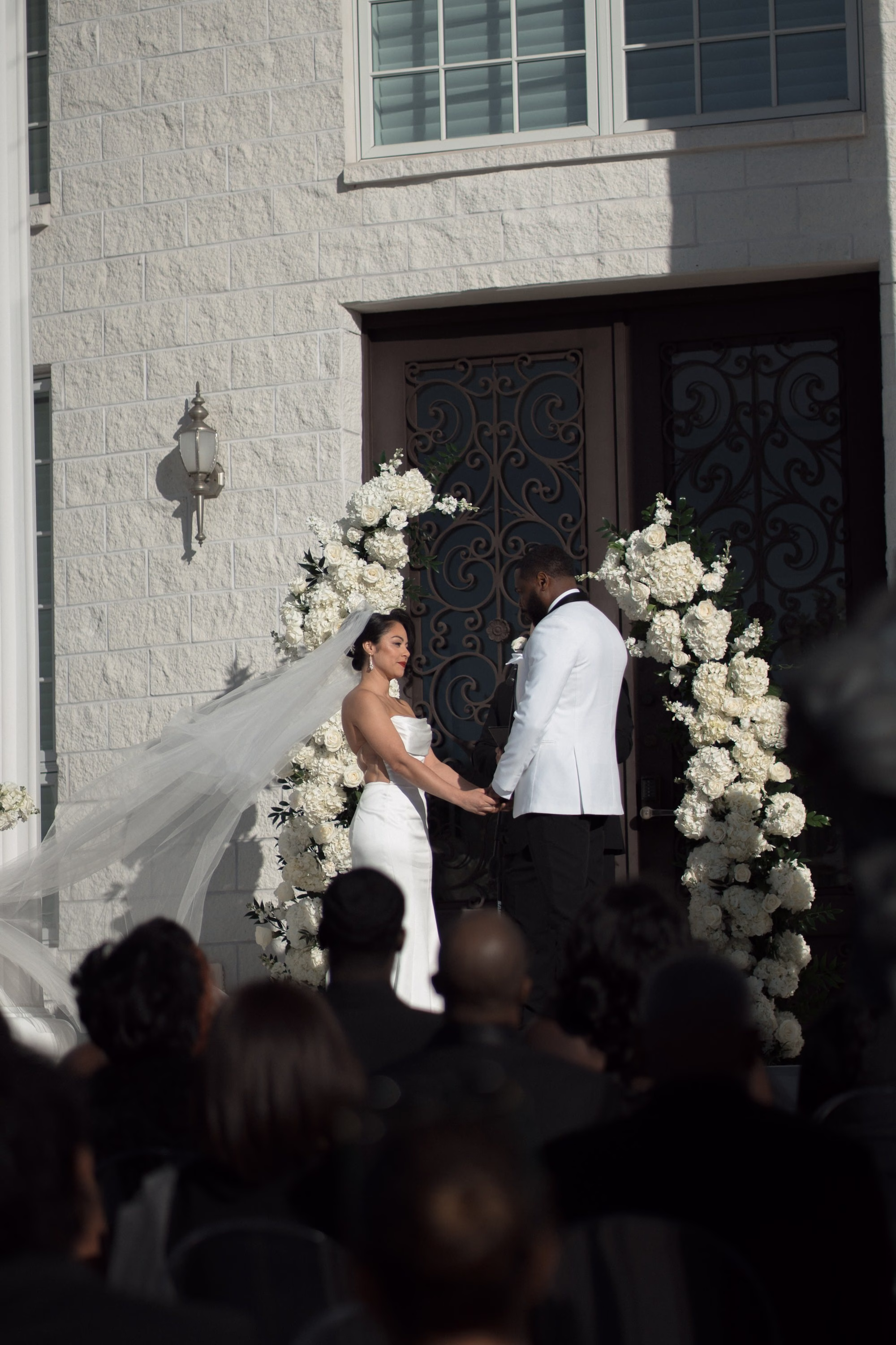 20Timeless Black and Wedding New Years Eve Wedding Ideas - Timeless Black and White Tarpon Springs Wedding | Whitehurst Gallery Bride and Groom Wedding Ceremony Vow Exchange Wedding Portrait | Intimate Outdoor Black and White Florida New Years Eve Wedding Inspiration | Monochromatic White Florals in Greenery Flower Arrangement Ceremony Decor Ideas | Tarpon Springs Event Venue Whitehurst Gallery | Tampa Bay Photographer Amber Yonker Photography