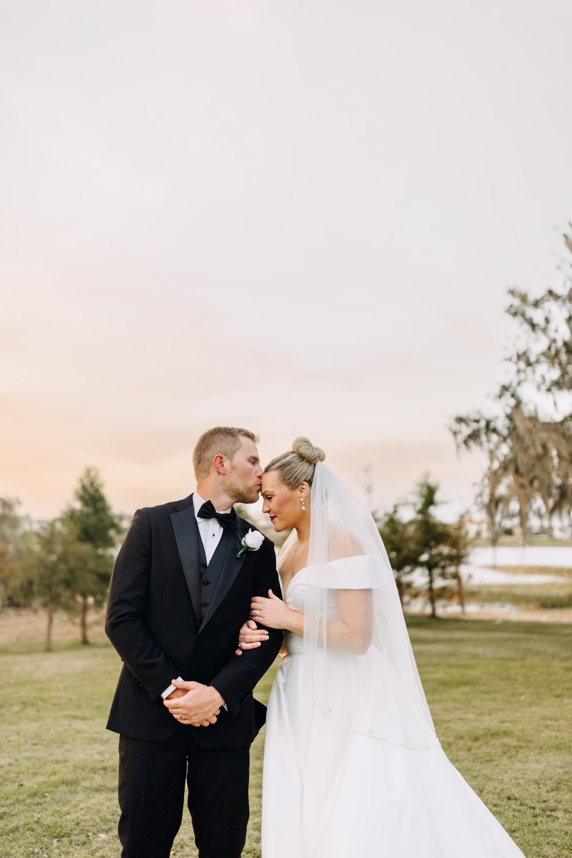 Bride and Groom Wedding Portrait | Lake Alfred Venue Adams Estate | Photographer Amber McWhorter Photography