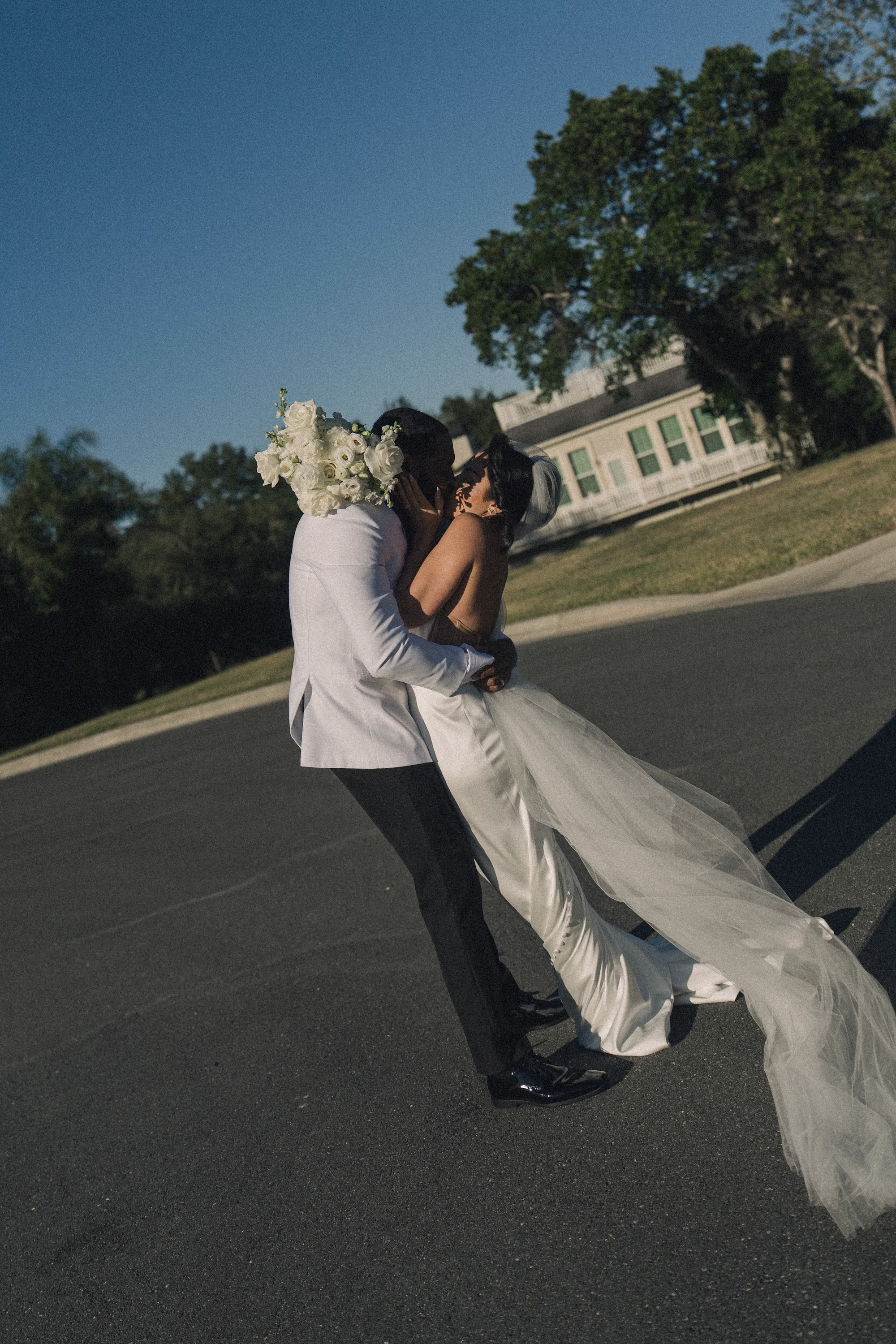 26Timeless Black and Wedding New Years Eve Wedding Ideas - Timeless Black and White Tarpon Springs Wedding | Whitehurst Gallery Bride and Groom Estate Wedding Portrait | Tampa Bay Photographer Amber Yonker Photography