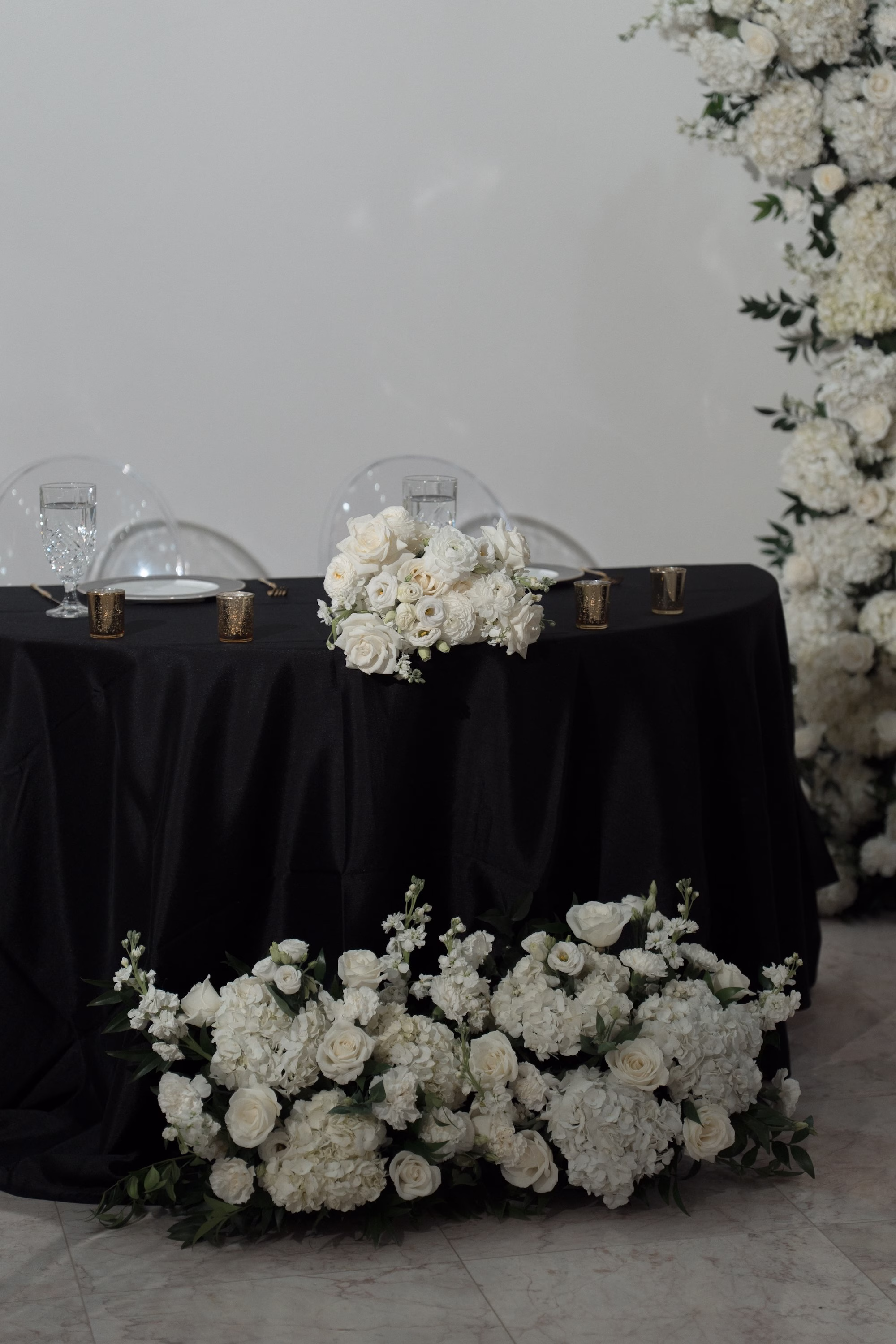 41Timeless Black and Wedding New Years Eve Wedding Ideas - Timeless Black and White Tarpon Springs Wedding | Whitehurst Gallery Elegant Black and White New Years Eve Wedding Reception Decor Inspiration | Lush Monochromatic White Floral Arrangement Wedding Reception Decor Ideas
