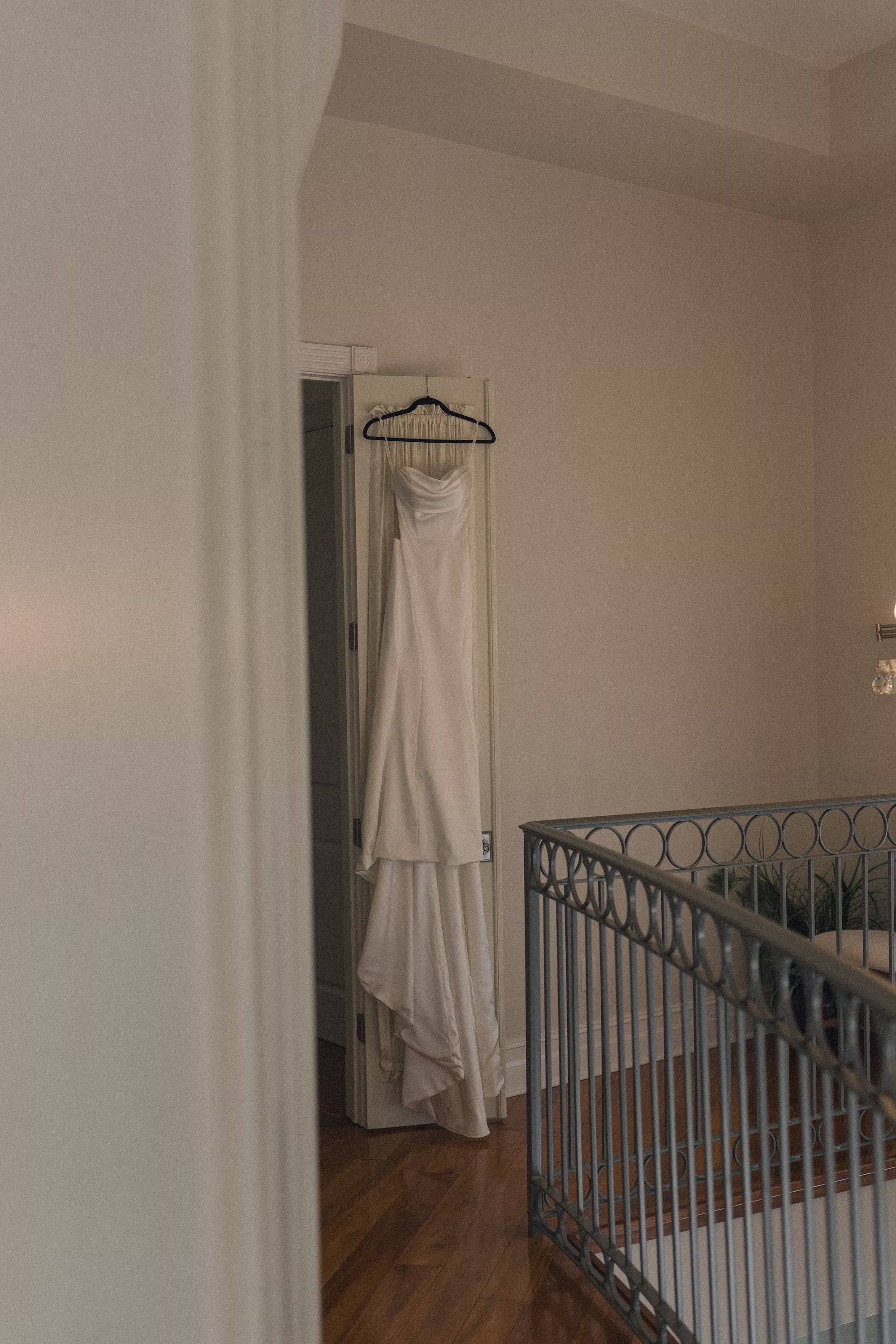 5Timeless Black and Wedding New Years Eve Wedding Ideas - Timeless Black and White Tarpon Springs Wedding | Whitehurst Gallery White Strapless Ine DiSanto Fitted Wedding Gown Hanging from Door Ideas | Tampa Bay Photographer Amber Yonker Photography