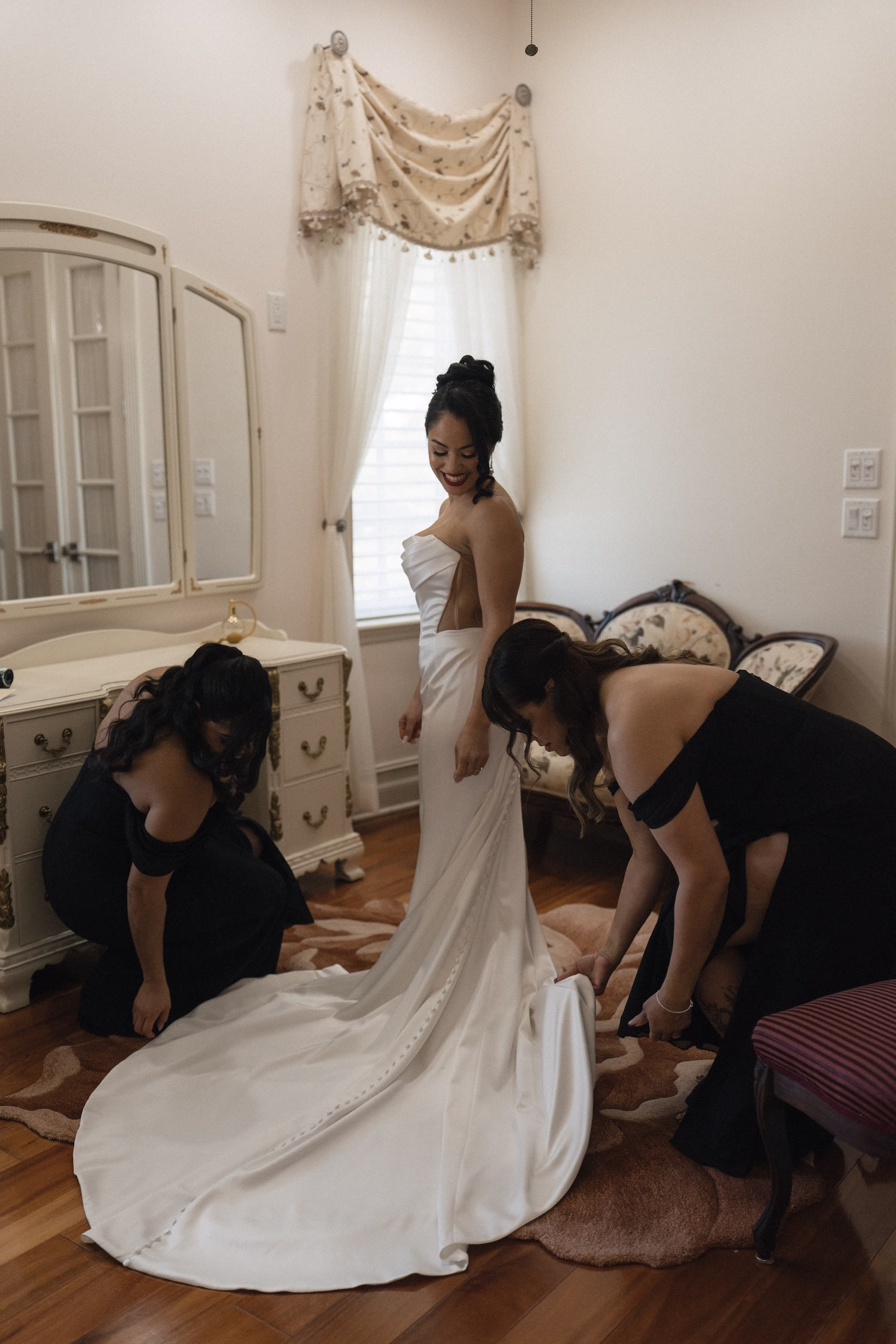 6Timeless Black and Wedding New Years Eve Wedding Ideas - Timeless Black and White Tarpon Springs Wedding | Whitehurst Gallery Bride Getting Ready with Bridesmaids Wedding Portrait | Tampa Bay Photographer Amber Yonker Photography