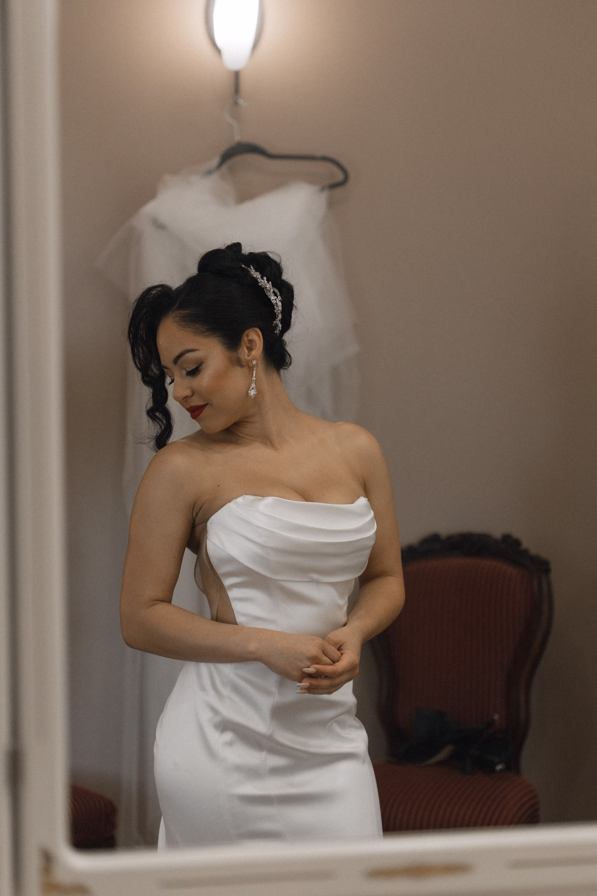 7Timeless Black and Wedding New Years Eve Wedding Ideas - Timeless Black and White Tarpon Springs Wedding | Whitehurst Gallery Bride Getting Ready Wedding Portrait | Tampa Bay Photographer Amber Yonker Photography