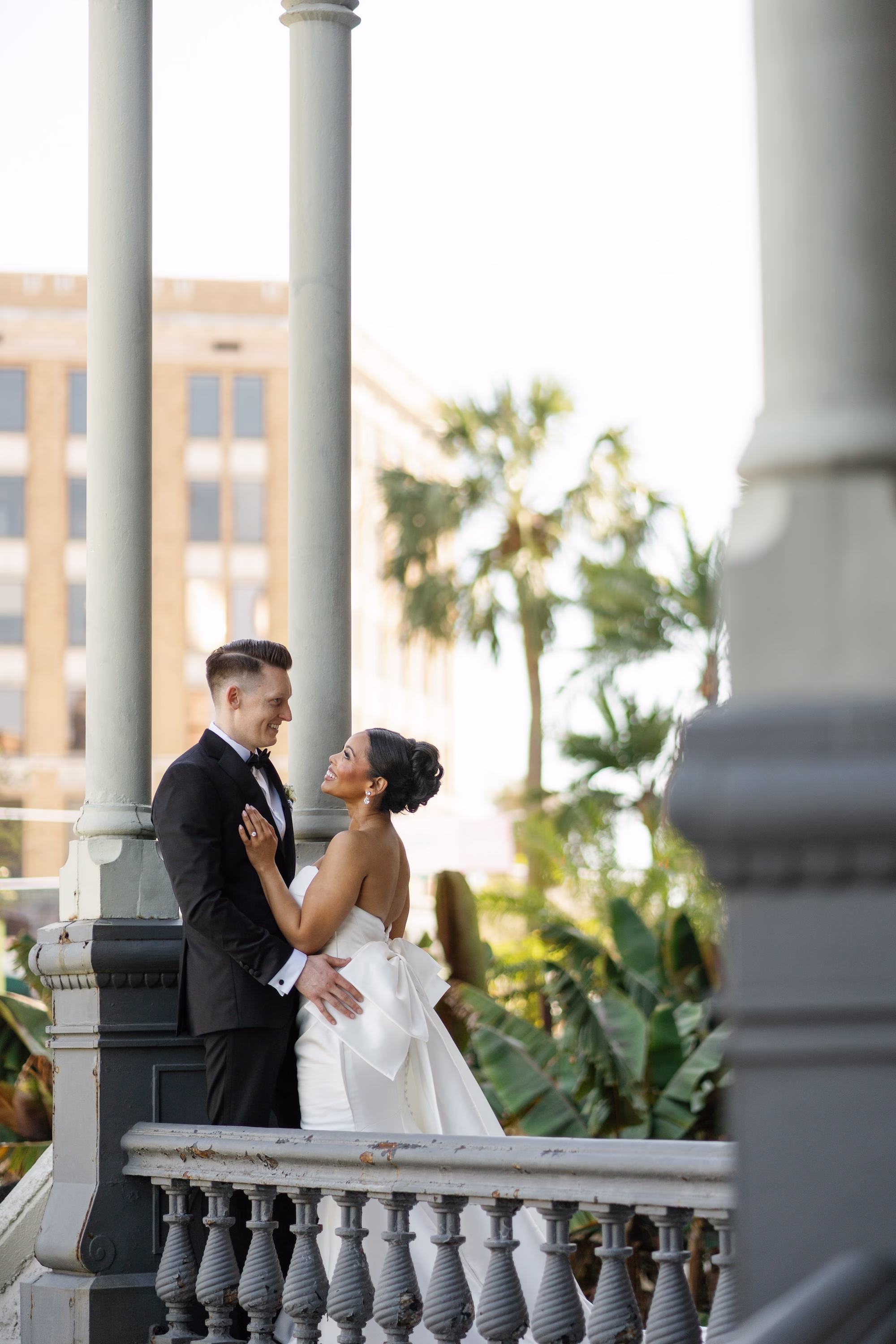 10Timeless Black and White Wedding Inspiration - Modern Black and White Wedding | Tampa Museum of Art Bride and Groom Wedding Portrait