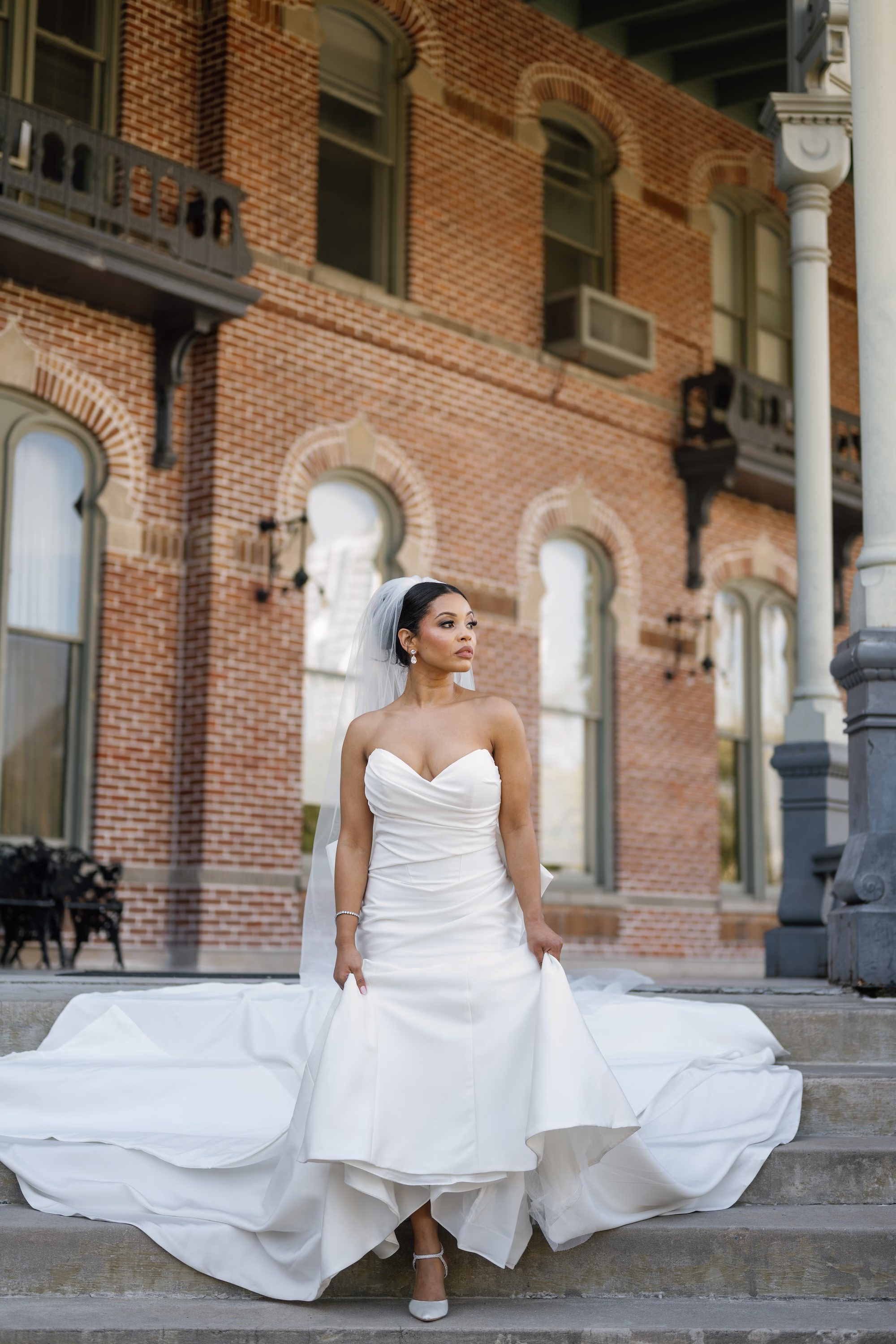 11Timeless Black and White Wedding Inspiration - Modern Black and White Wedding | Tampa Museum of Art Bride Wedding Portrait