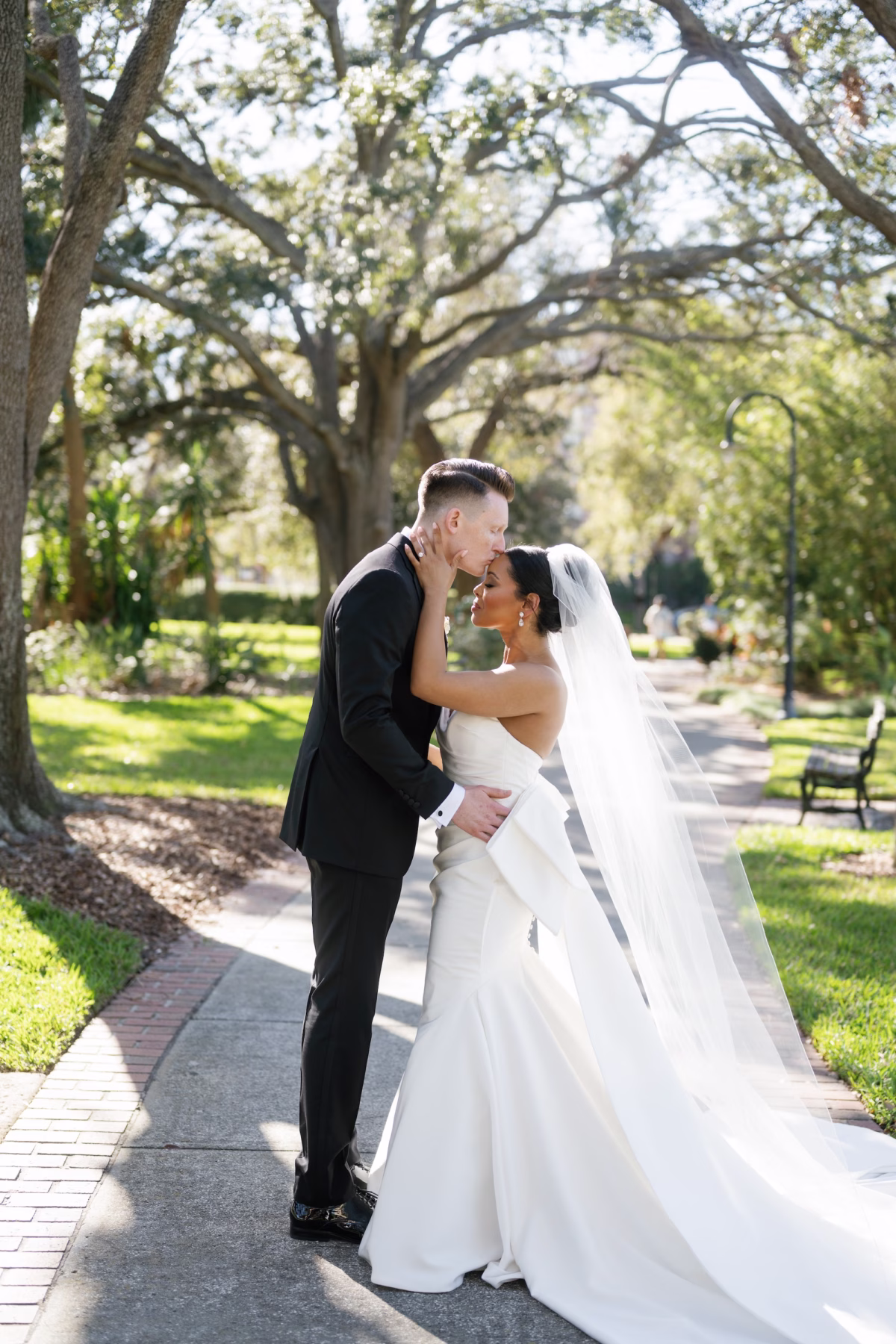 14Timeless Black and White Wedding Inspiration - Modern Black and White Wedding | Tampa Museum of Art Bride and Groom Wedding Portrait