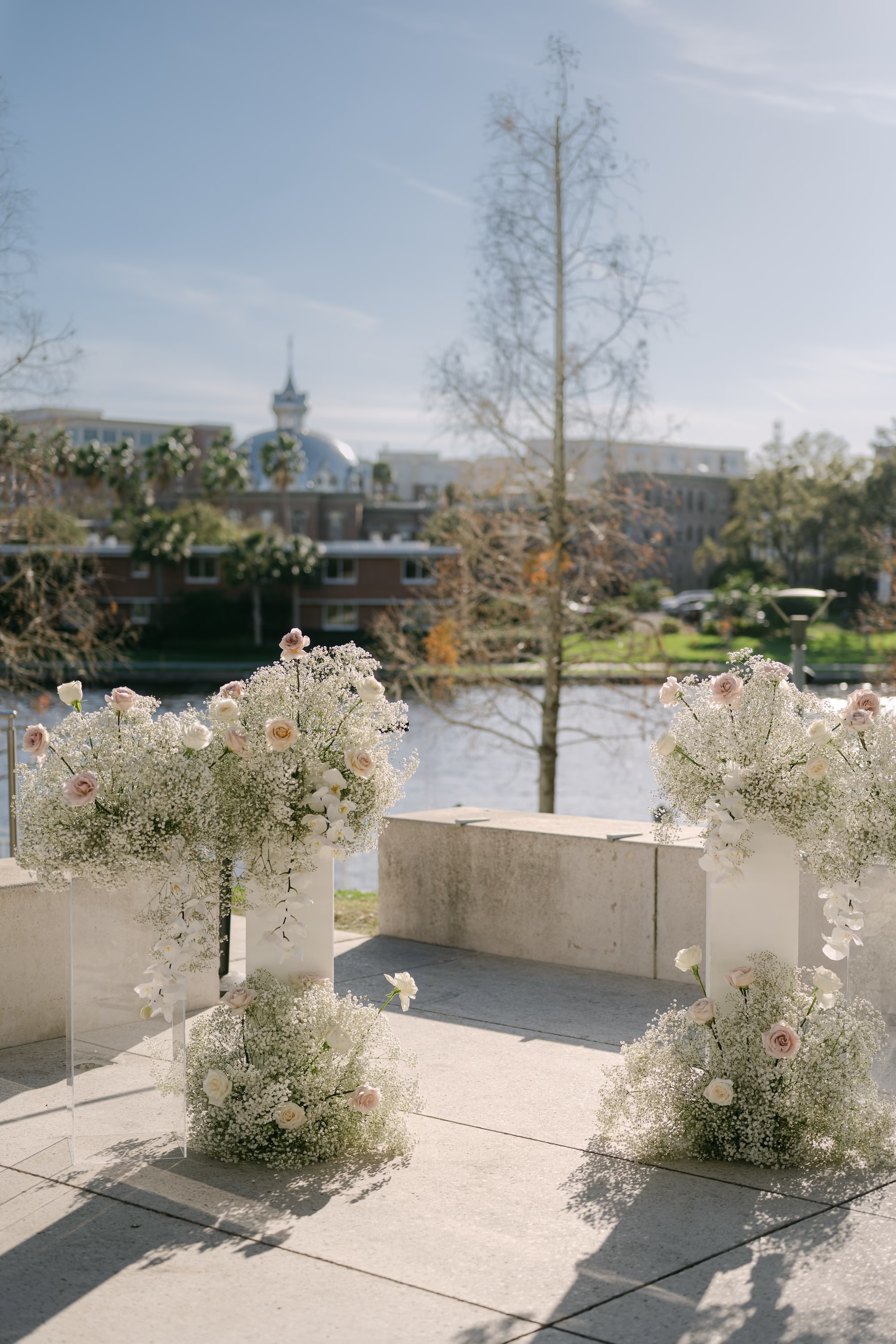 19Timeless Black and White Wedding Inspiration - Modern Black and White Wedding | Tampa Museum of Art Timeless Black and White Wedding Ceremony Decor Ideas | Tampa Bay Florist Save The Date Florida