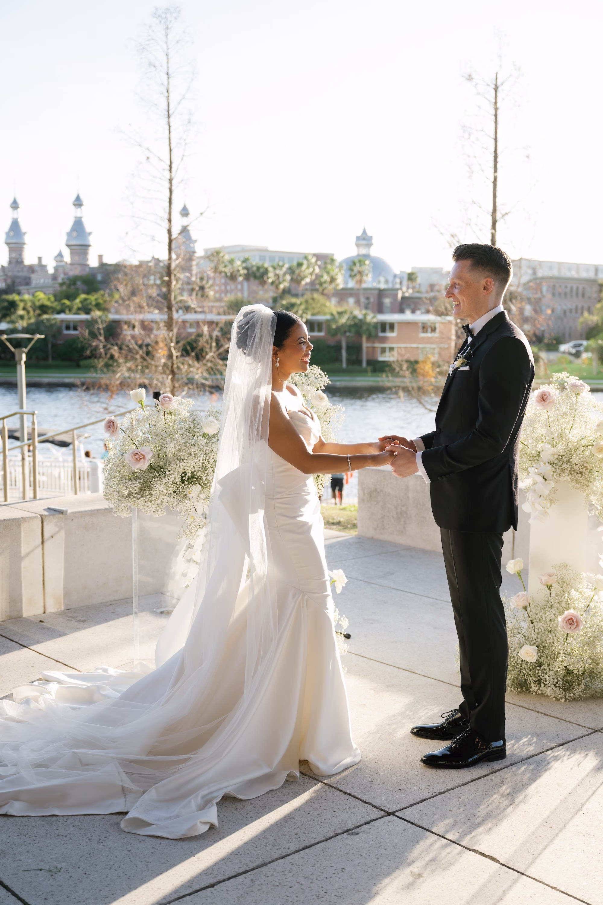 22Timeless Black and White Wedding Inspiration - Modern Black and White Wedding | Tampa Museum of Art Bride and Groom Wedding Portrait