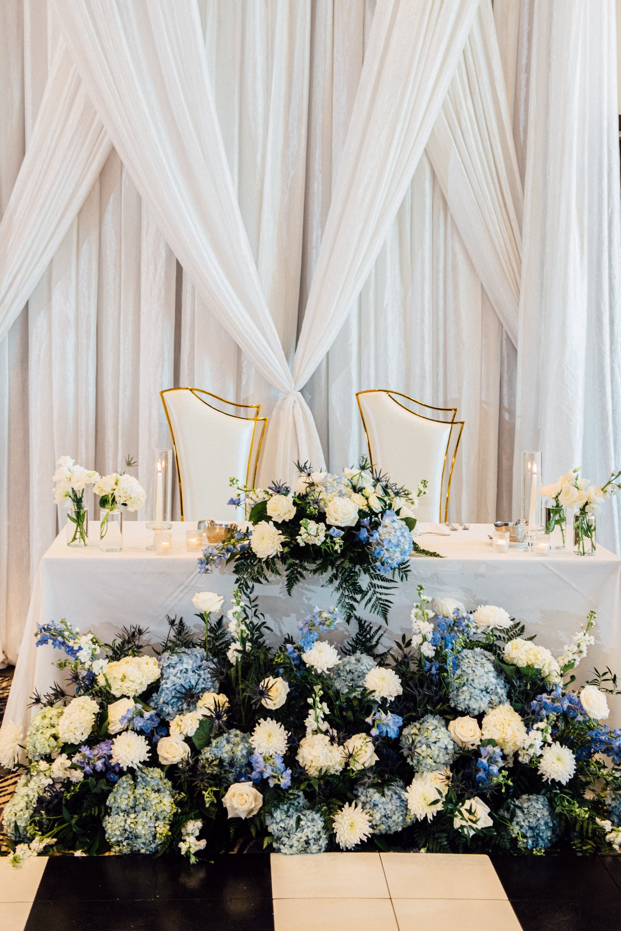 30Elegant Blue Coastal Waterfront Florida Wedding Ideas - Elegant Blue and White Tampa Wedding | The CURRENT Elegant Blue Coastal Waterfront Florida Wedding Reception Sweetheart Table Decor Inspiration